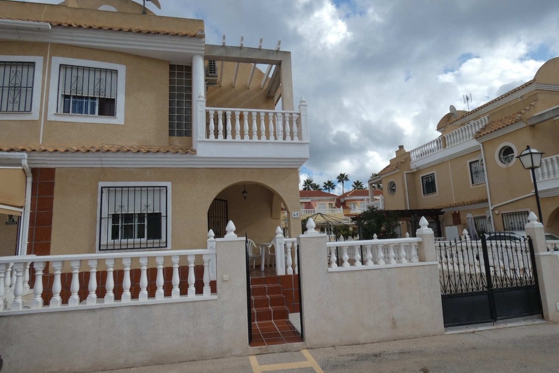Herverkoop - Rijhuis -
Cabo Roig