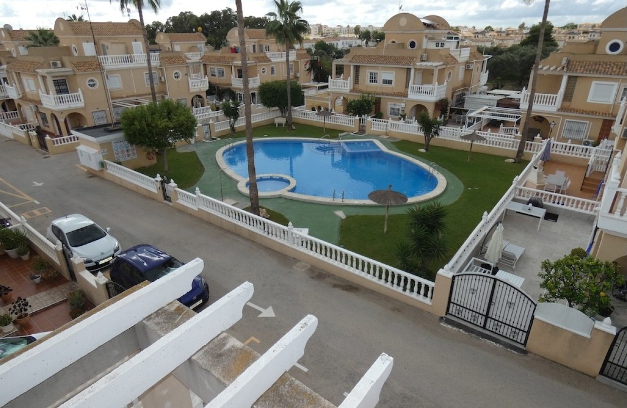 Herverkoop - Rijhuis -
Cabo Roig
