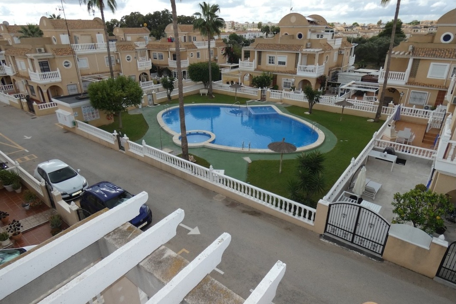 Herverkoop - Rijhuis -
Cabo Roig