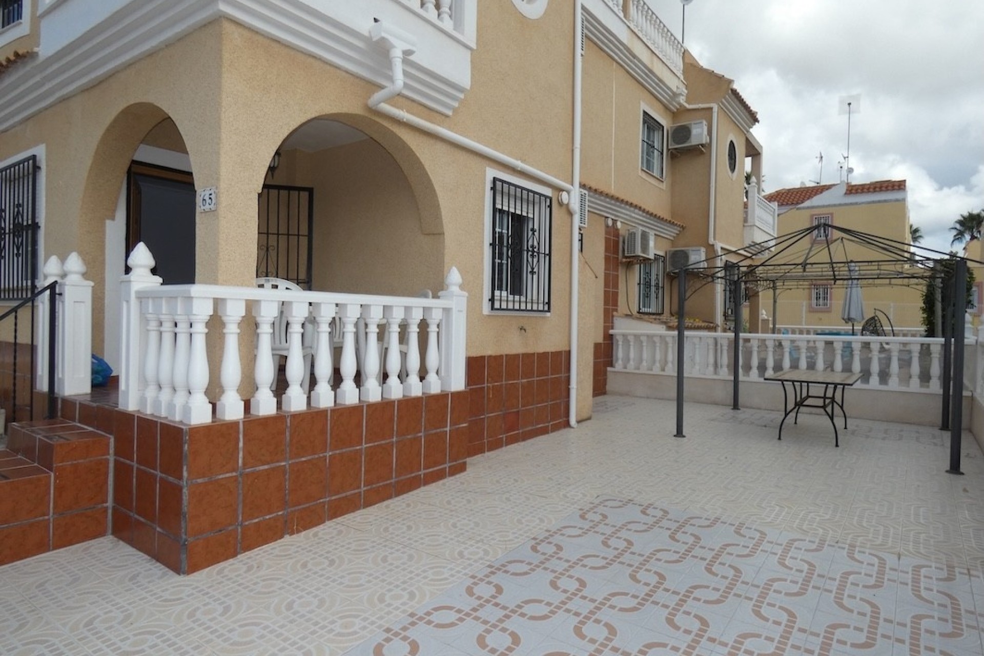 Herverkoop - Rijhuis -
Cabo Roig