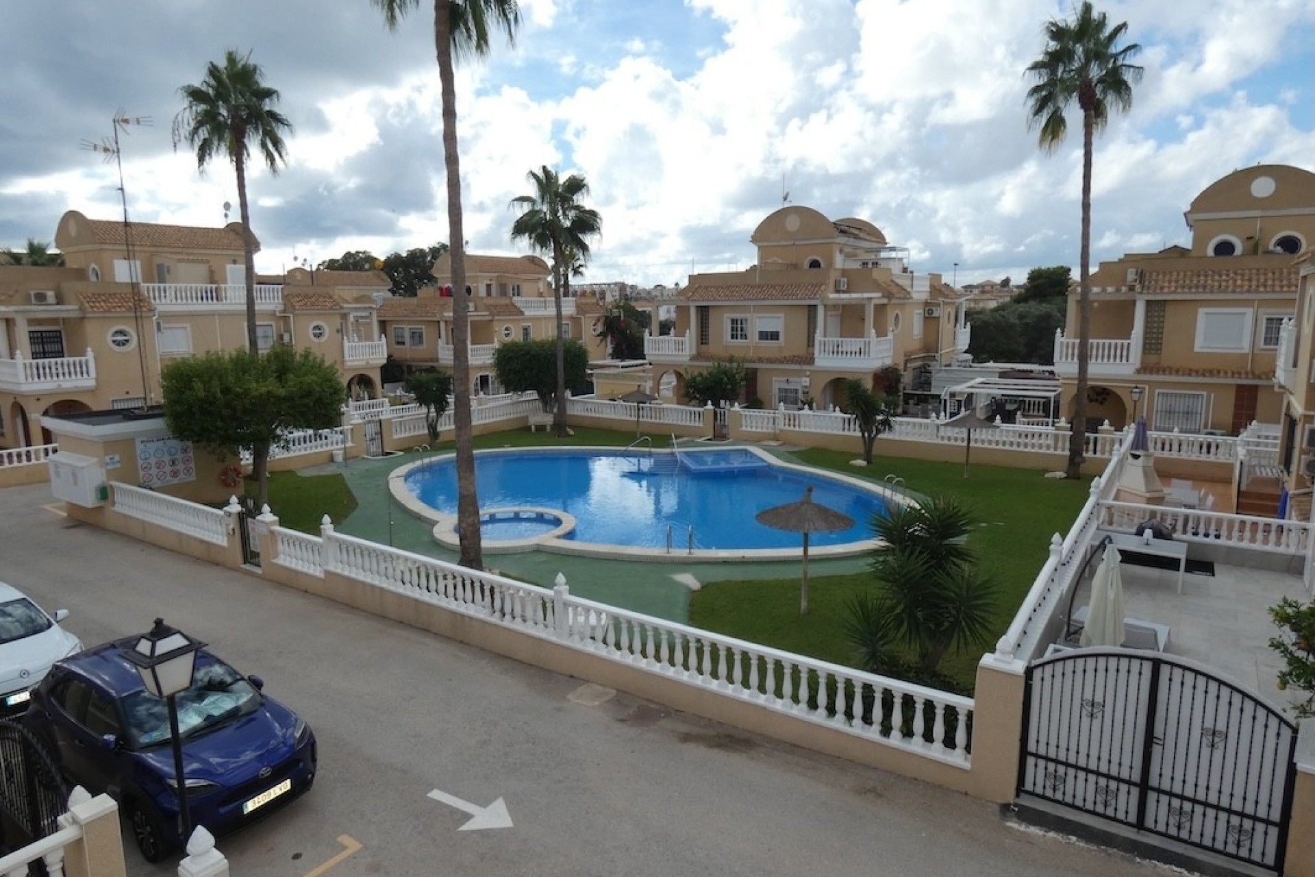 Herverkoop - Rijhuis -
Cabo Roig