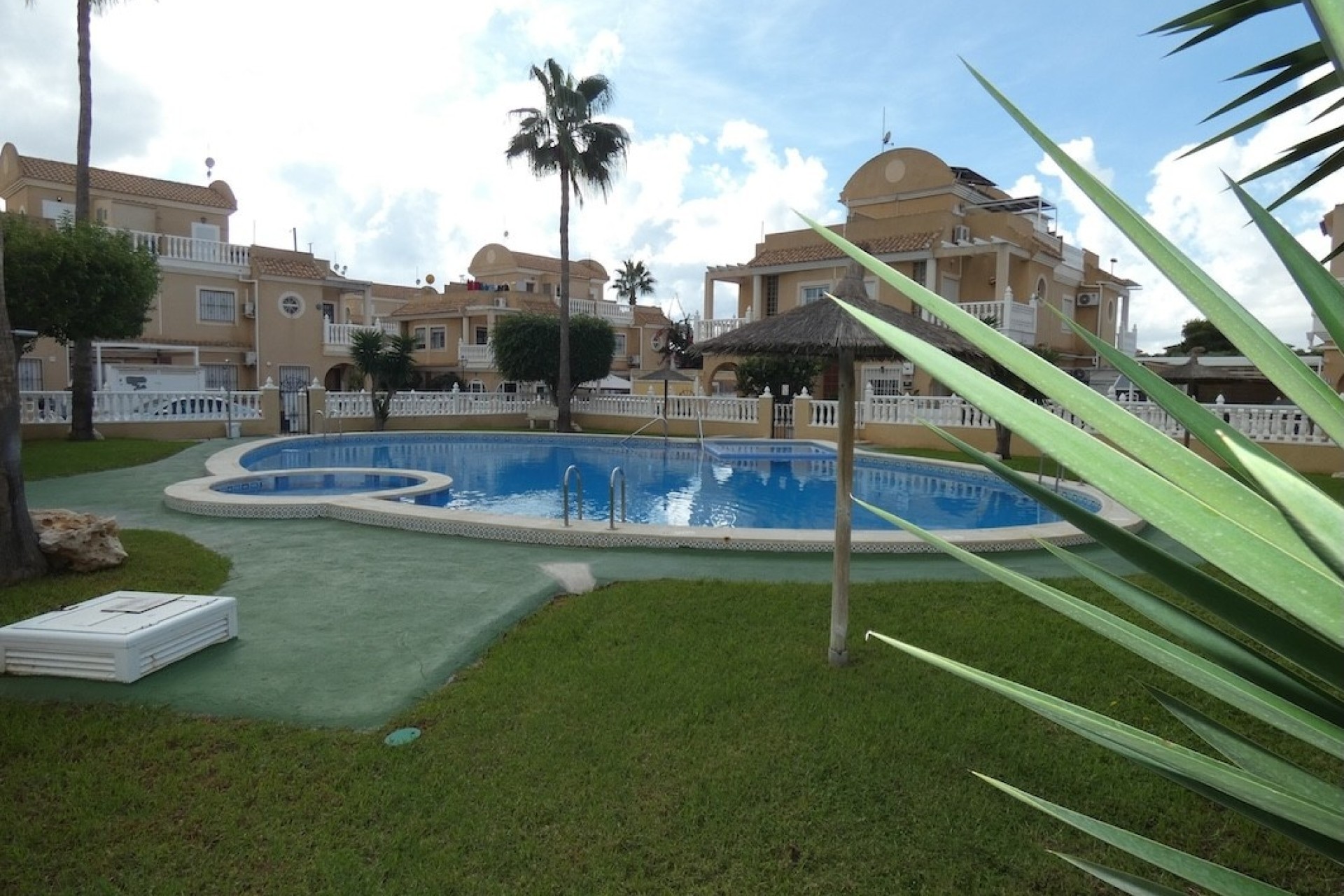 Herverkoop - Rijhuis -
Cabo Roig