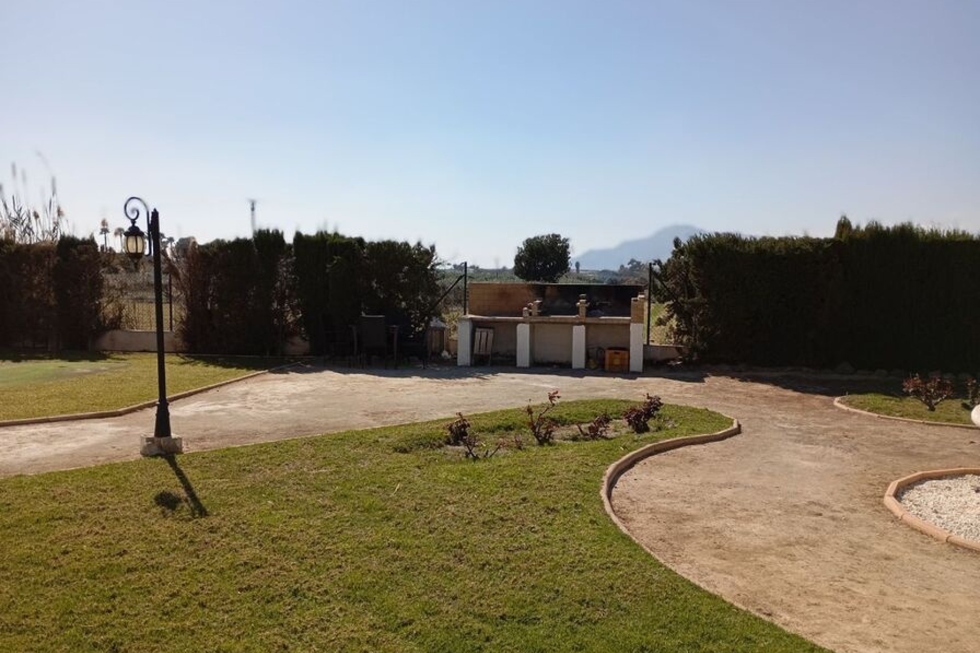 Herverkoop - Rijhuis -
Catral - Costa Blanca