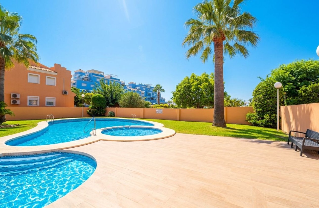 Herverkoop - Rijhuis -
El Verger - Costa Blanca