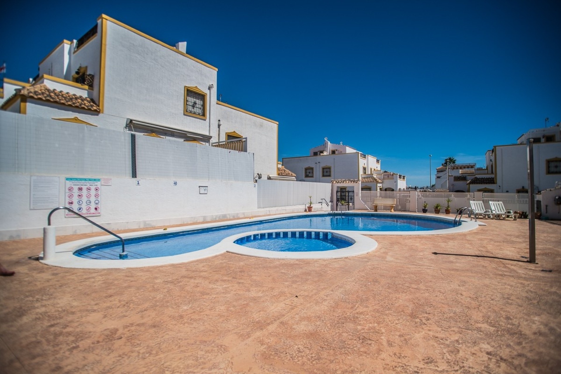 Herverkoop - Rijhuis -
Entre Naranjos - Vistabella Golf - Entre Naranjos