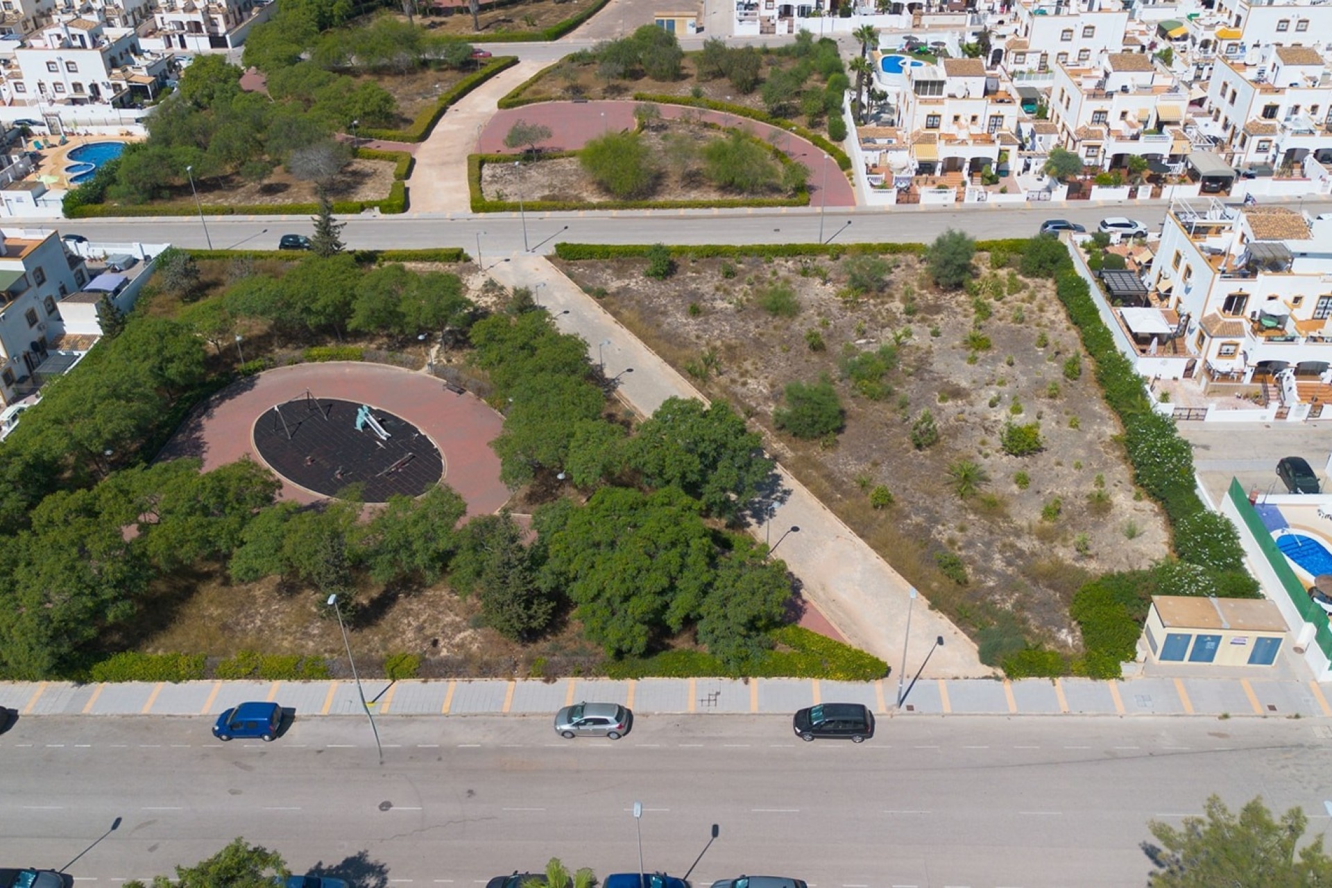 Herverkoop - Rijhuis -
Entre Naranjos - Vistabella Golf