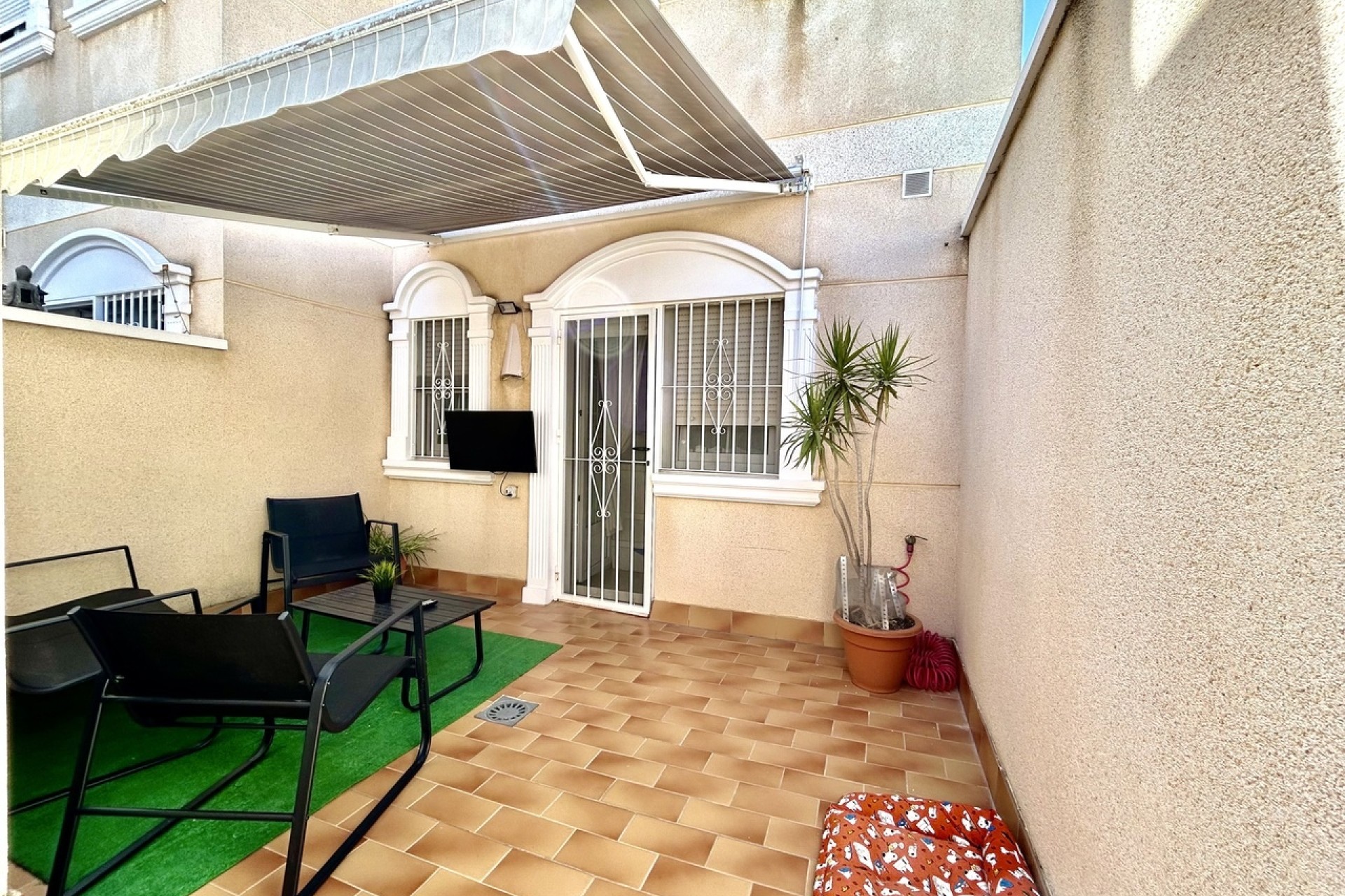 Herverkoop - Rijhuis -
Heredades - Costa Blanca