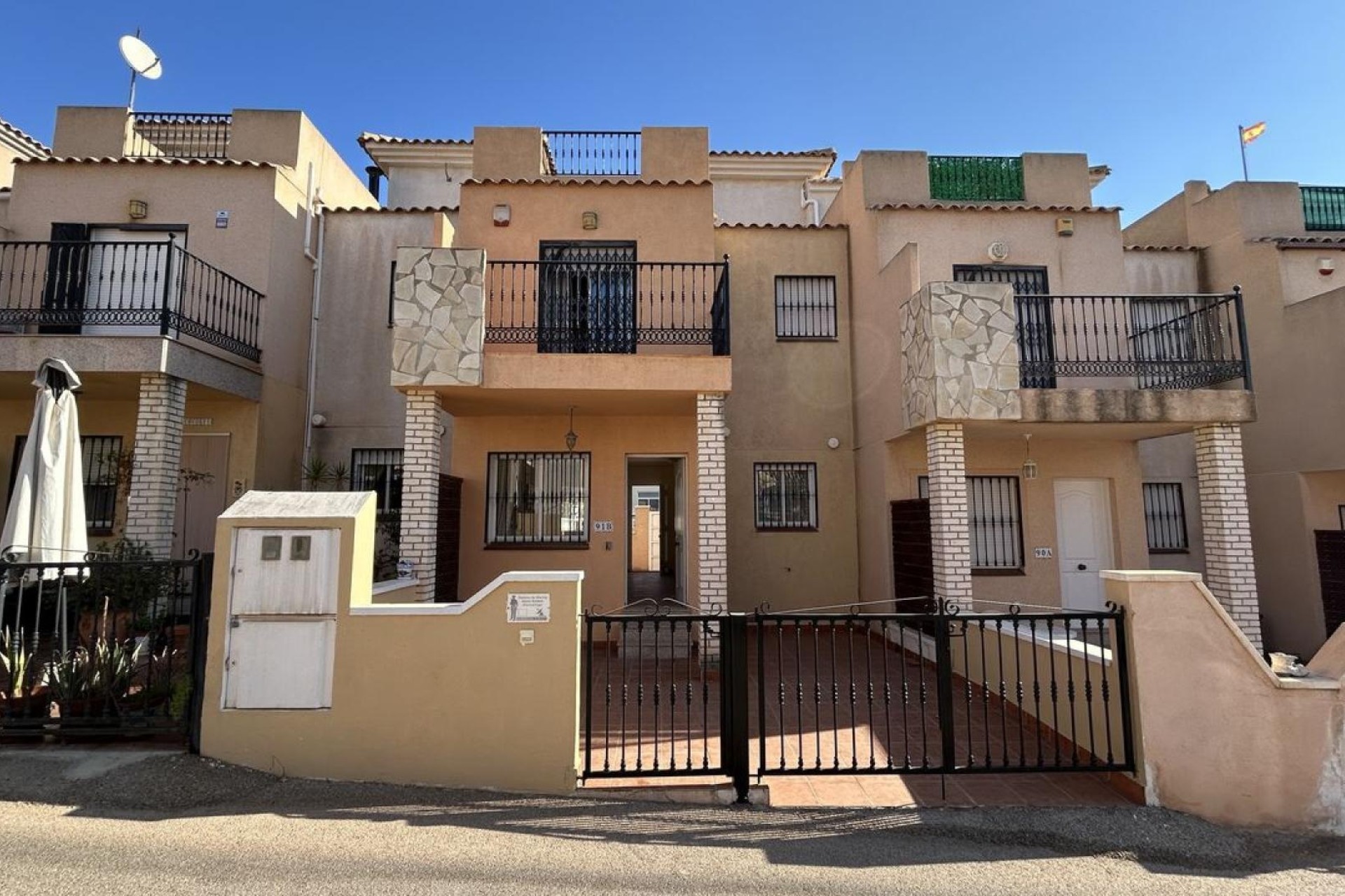 Herverkoop - Rijhuis -
Los Altos - Costa Blanca