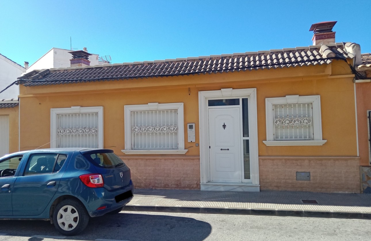 Herverkoop - Rijhuis -
Los Montesinos