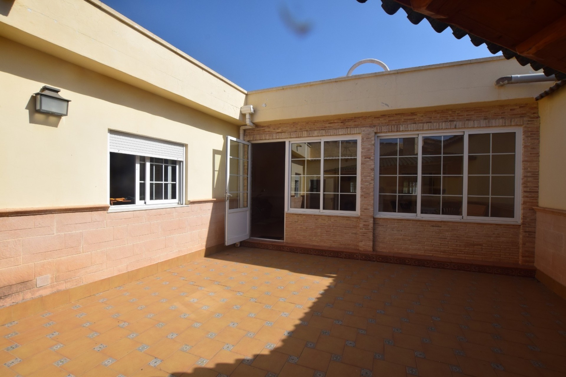 Herverkoop - Rijhuis -
Los Montesinos