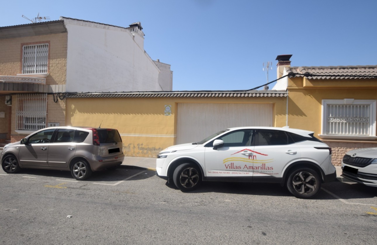 Herverkoop - Rijhuis -
Los Montesinos
