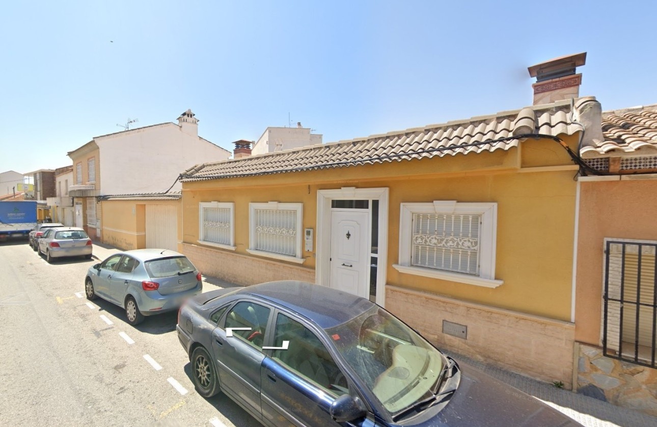 Herverkoop - Rijhuis -
Los Montesinos