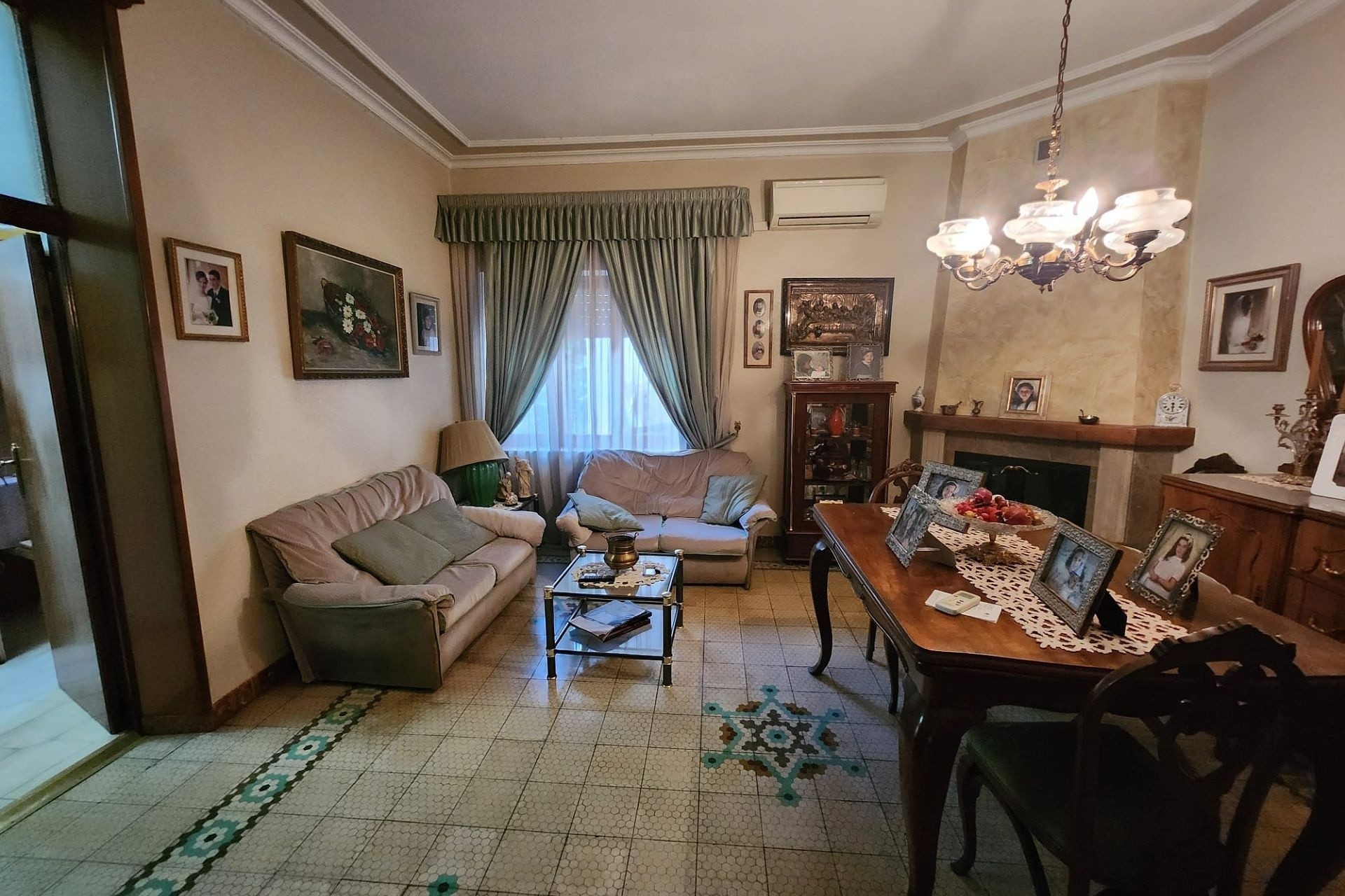 Herverkoop - Rijhuis -
Monóvar