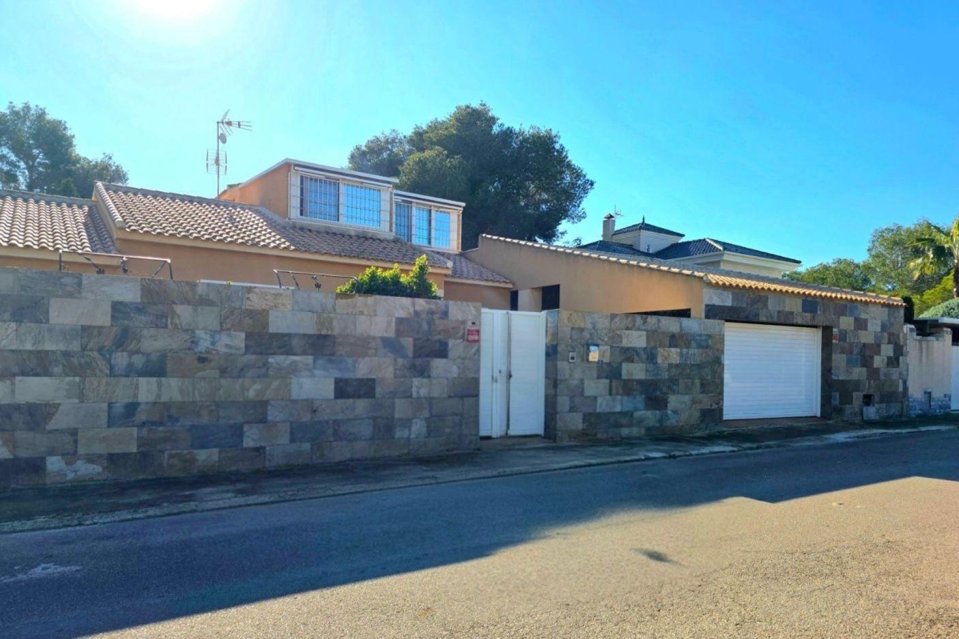 Herverkoop - Rijhuis -
Orihuela Costa - Altos de Campoamor