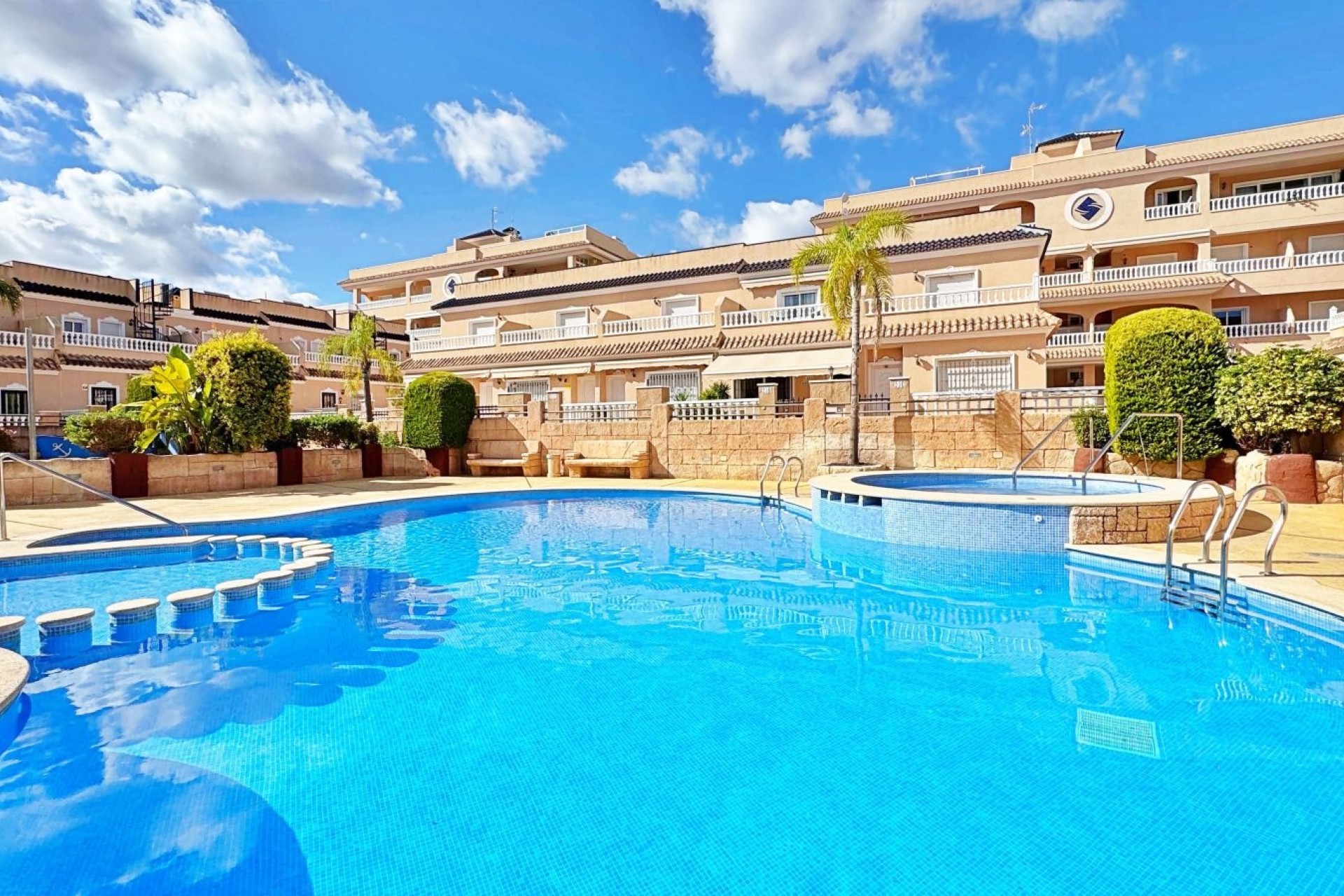 Herverkoop - Rijhuis -
Orihuela Costa - Costa Blanca