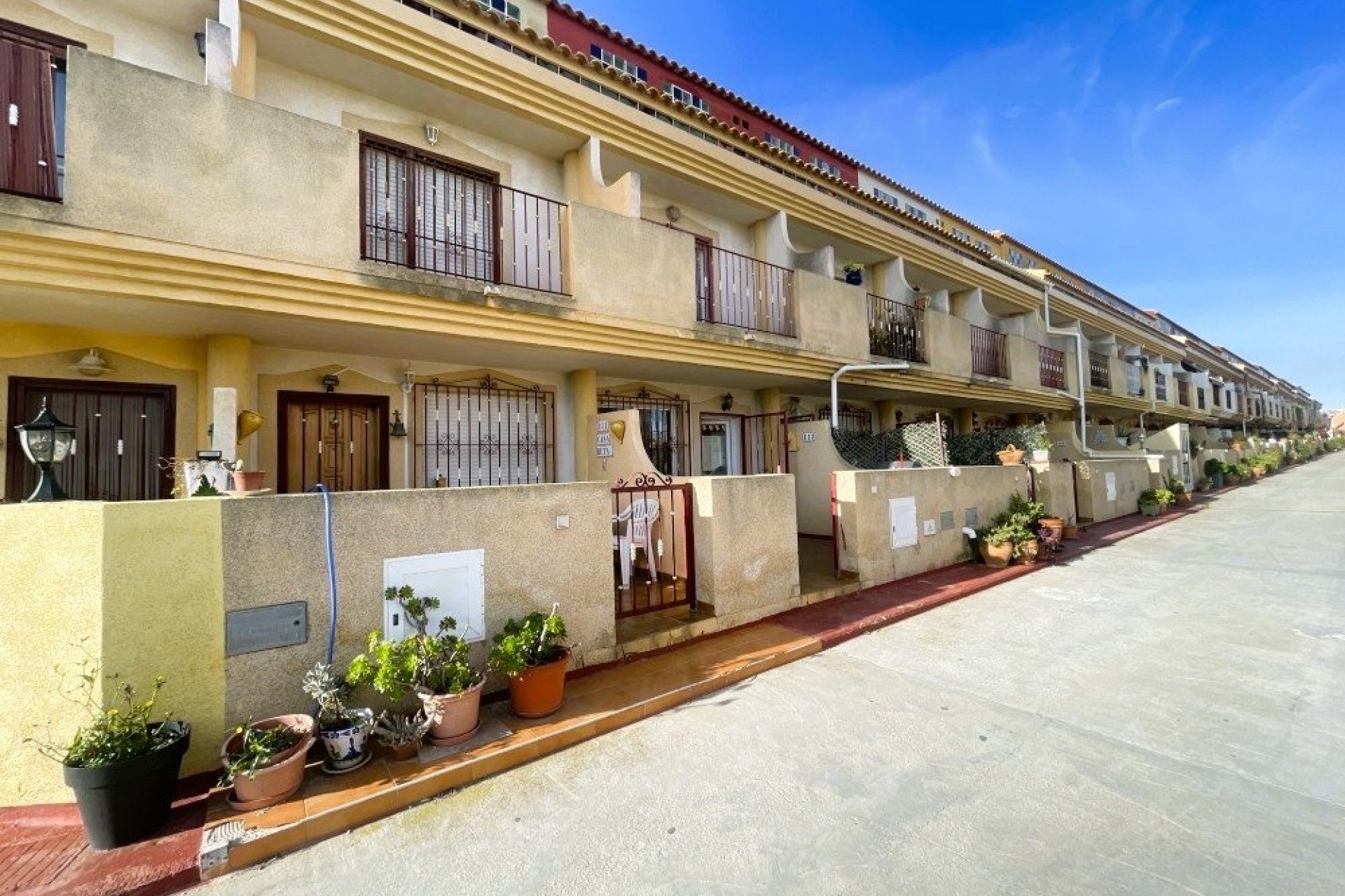 Herverkoop - Rijhuis -
Orihuela Costa - Costa Blanca