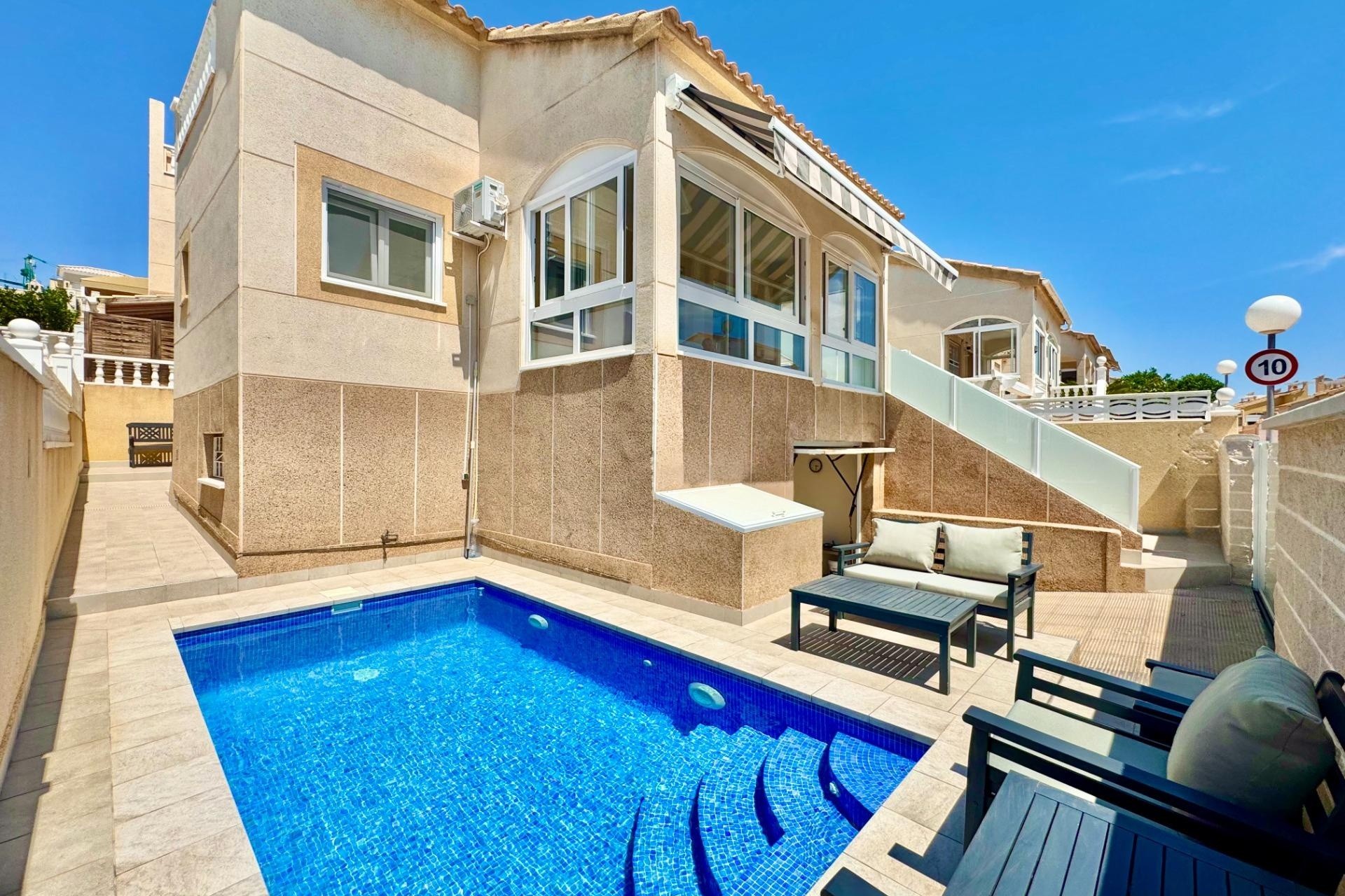 Herverkoop - Rijhuis -
Orihuela Costa - La Florida