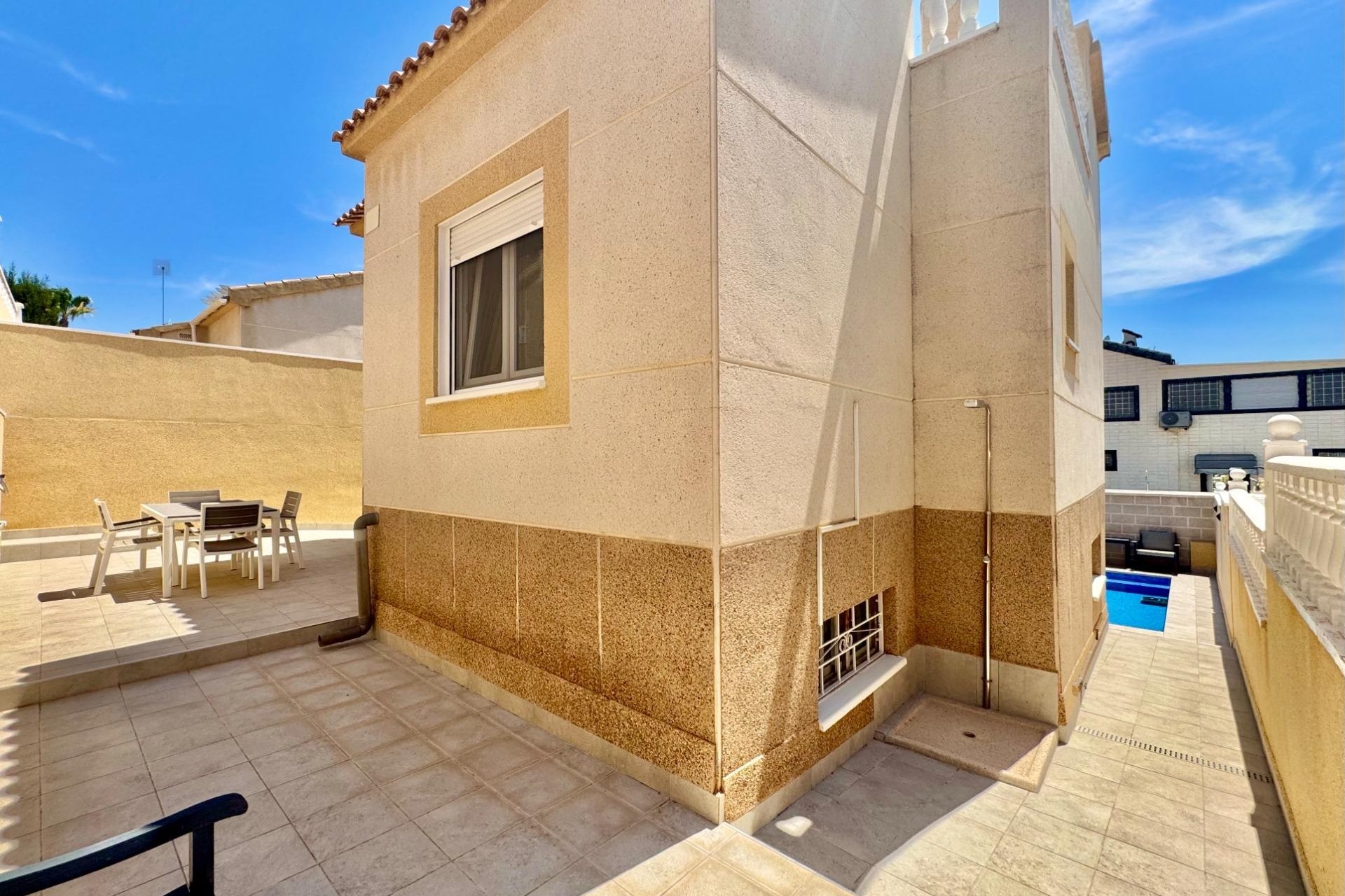 Herverkoop - Rijhuis -
Orihuela Costa - La Florida