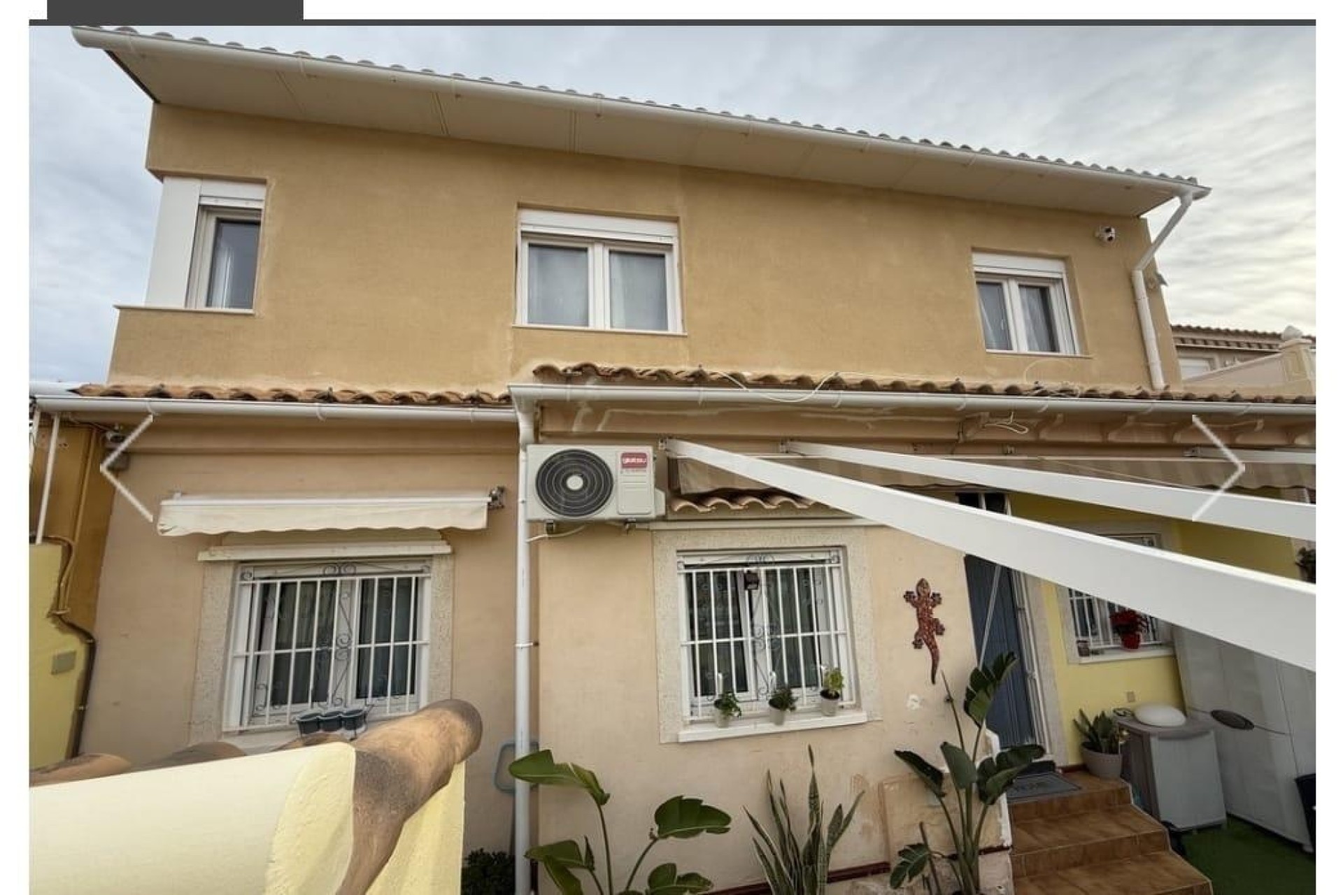 Herverkoop - Rijhuis -
Orihuela Costa - La Florida
