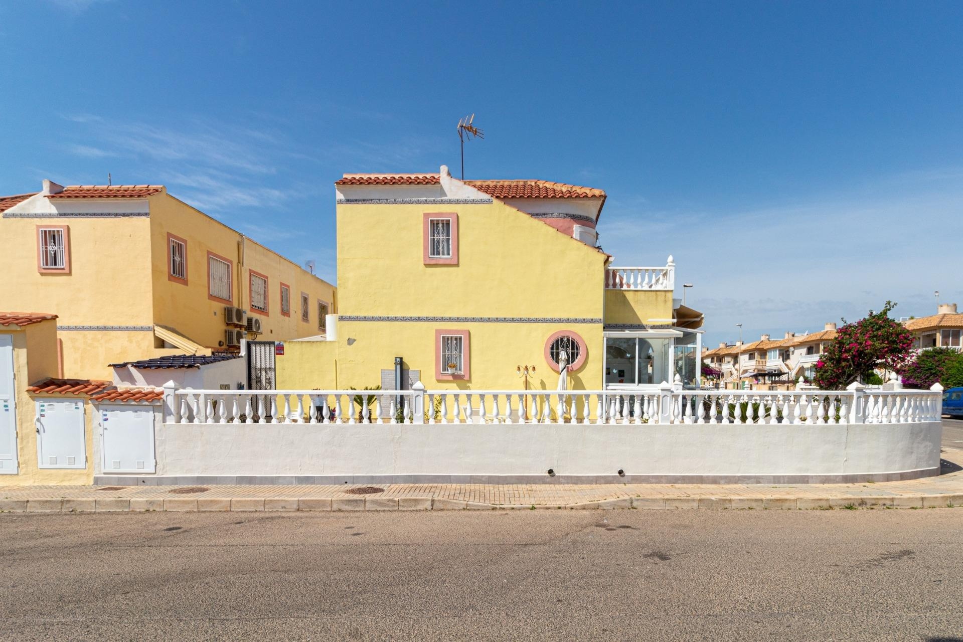 Herverkoop - Rijhuis -
Orihuela Costa - La Regia