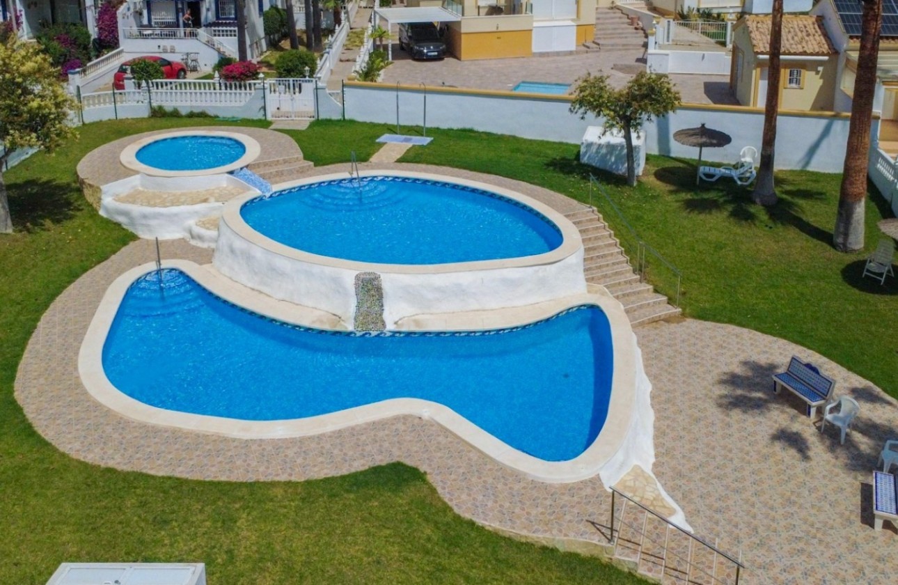 Herverkoop - Rijhuis -
Orihuela Costa - La Rioja