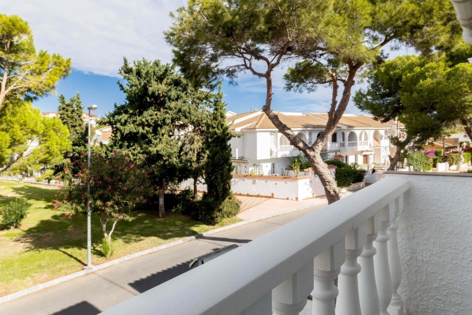 Herverkoop - Rijhuis -
Orihuela Costa - La Zenia