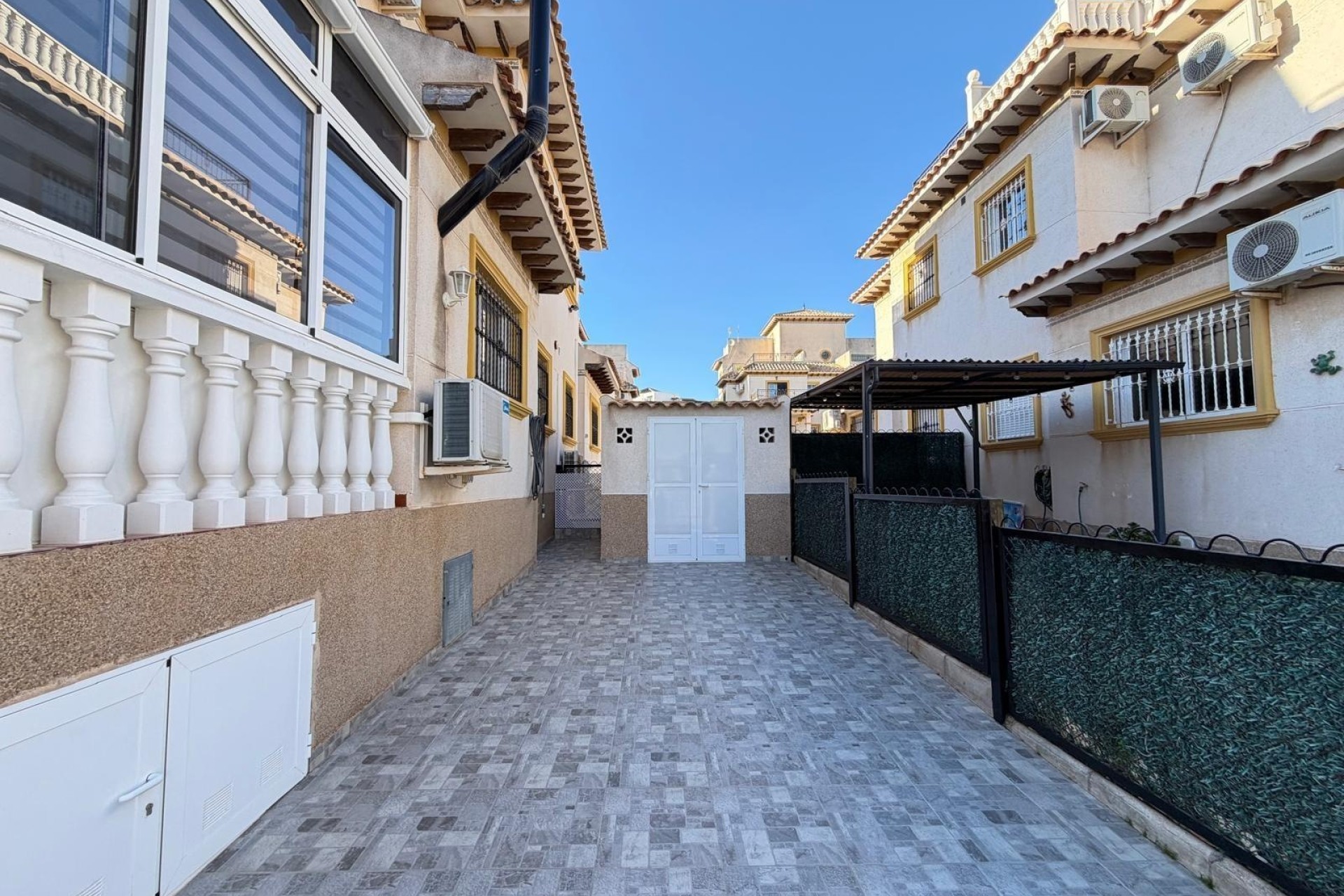 Herverkoop - Rijhuis -
Orihuela Costa - Las Filipinas