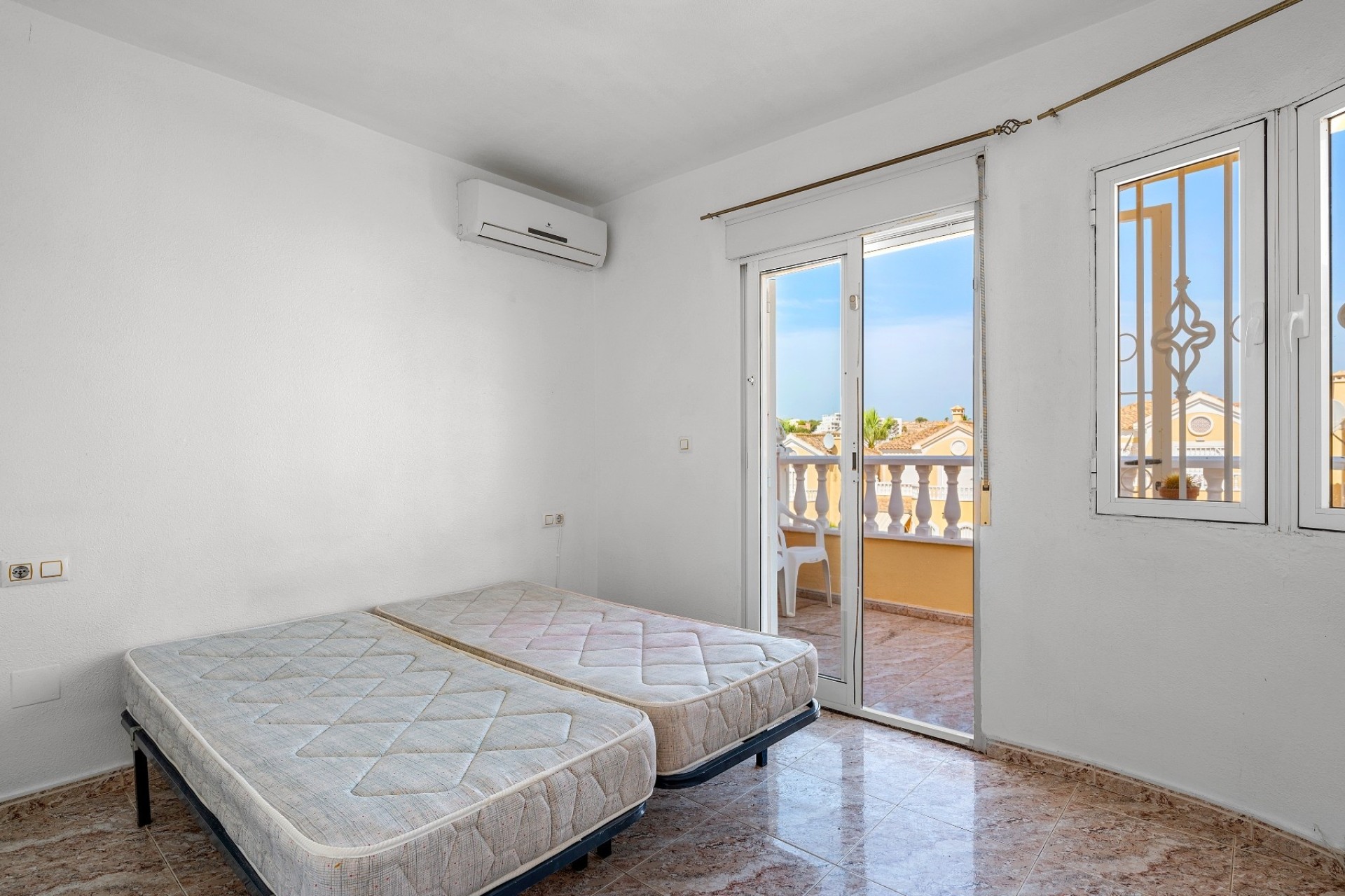 Herverkoop - Rijhuis -
Orihuela Costa - Las Filipinas