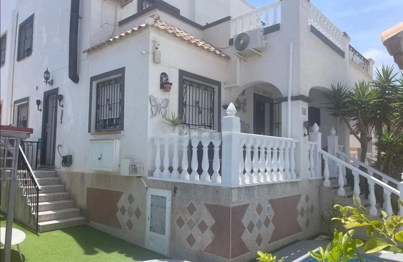 Herverkoop - Rijhuis -
Orihuela Costa - Los Almendros-la Florida