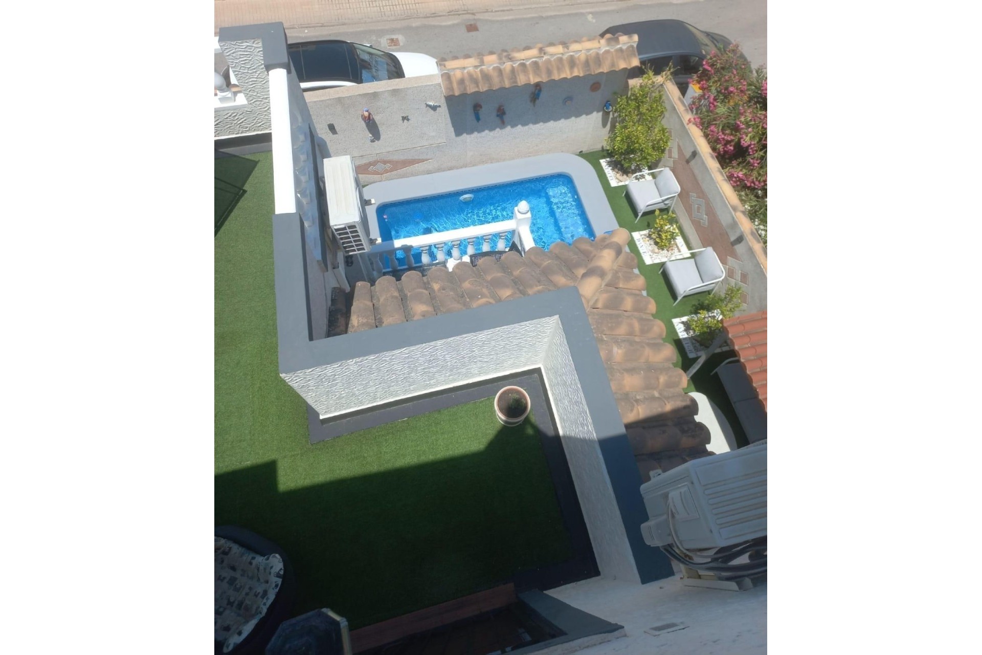 Herverkoop - Rijhuis -
Orihuela Costa - Los Almendros-la Florida