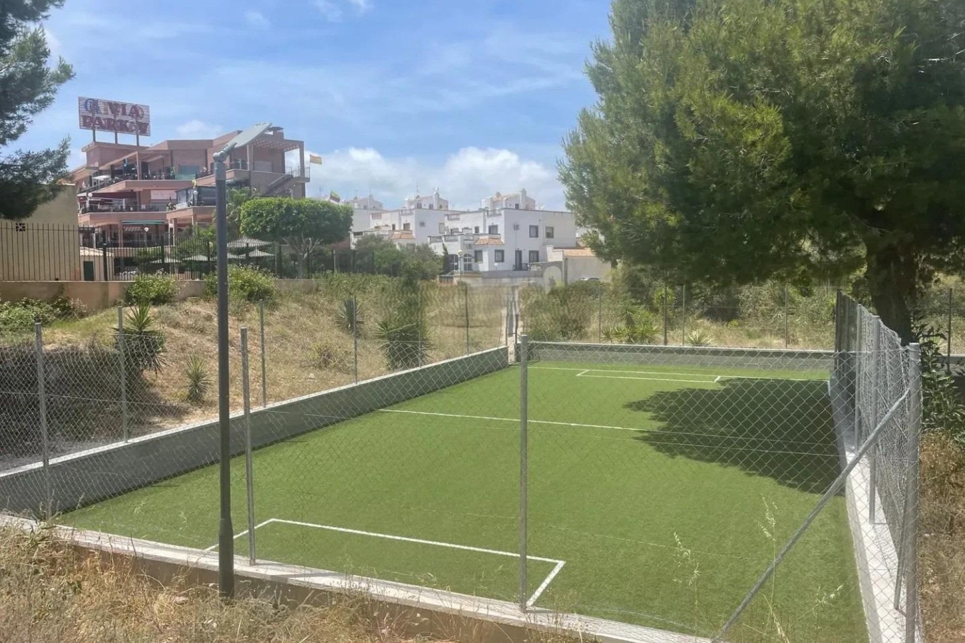 Herverkoop - Rijhuis -
Orihuela Costa - Los Almendros-la Florida