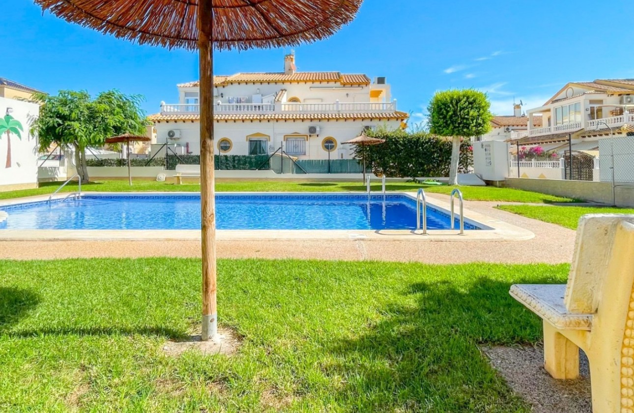 Herverkoop - Rijhuis -
Orihuela Costa - Los Altos *
