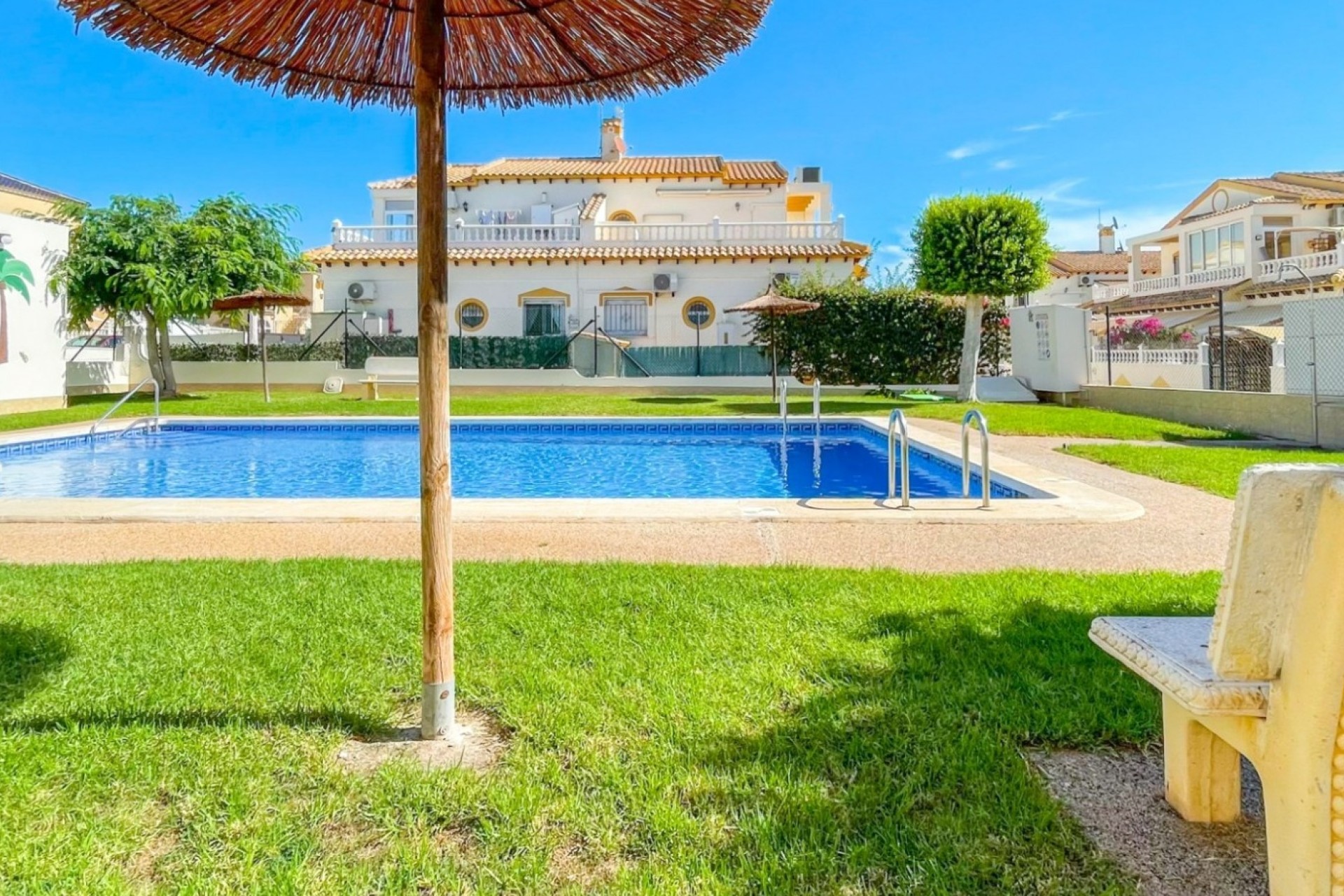 Herverkoop - Rijhuis -
Orihuela Costa - Los Altos *