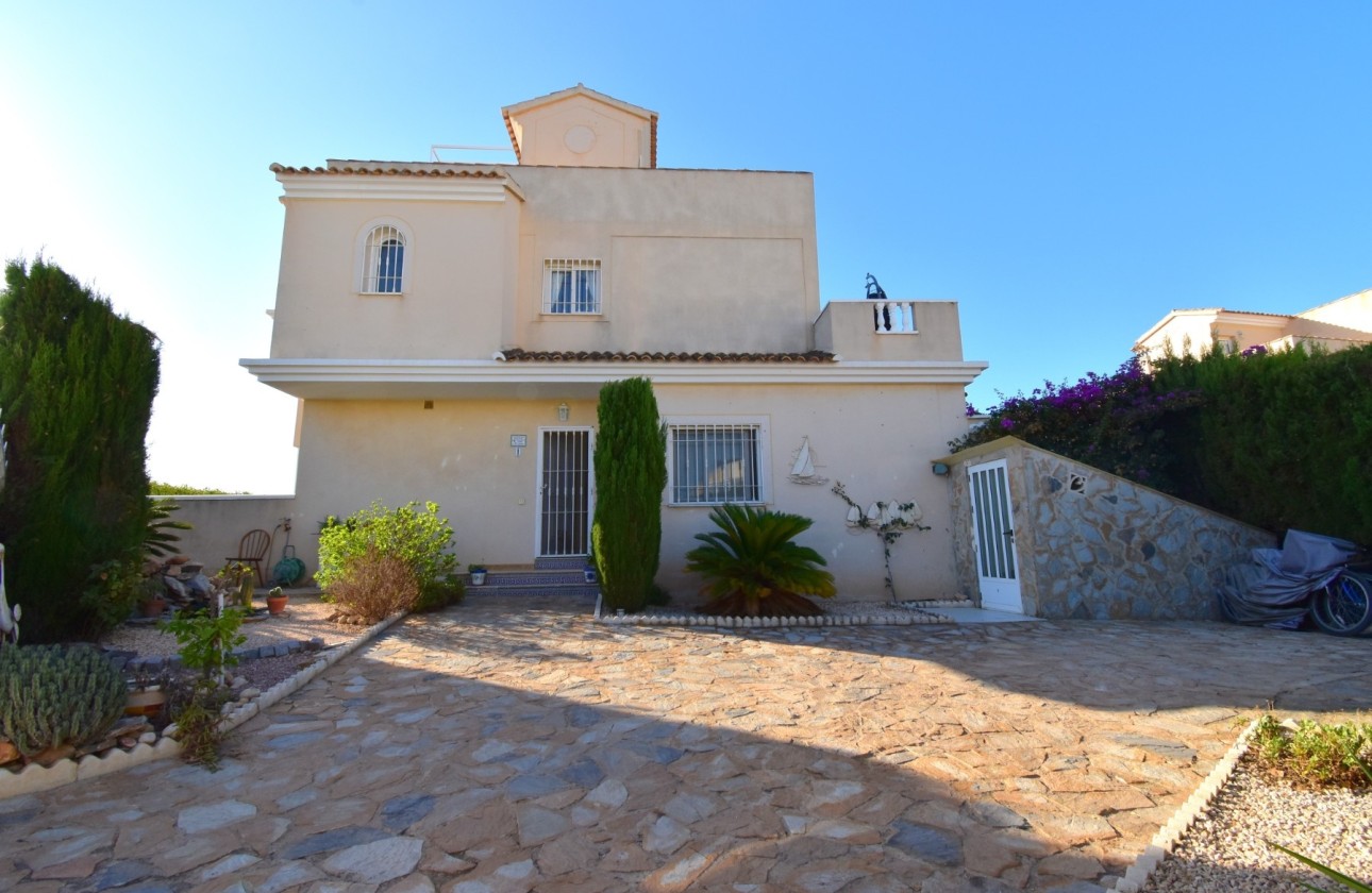 Herverkoop - Rijhuis -
Orihuela Costa - Los Altos