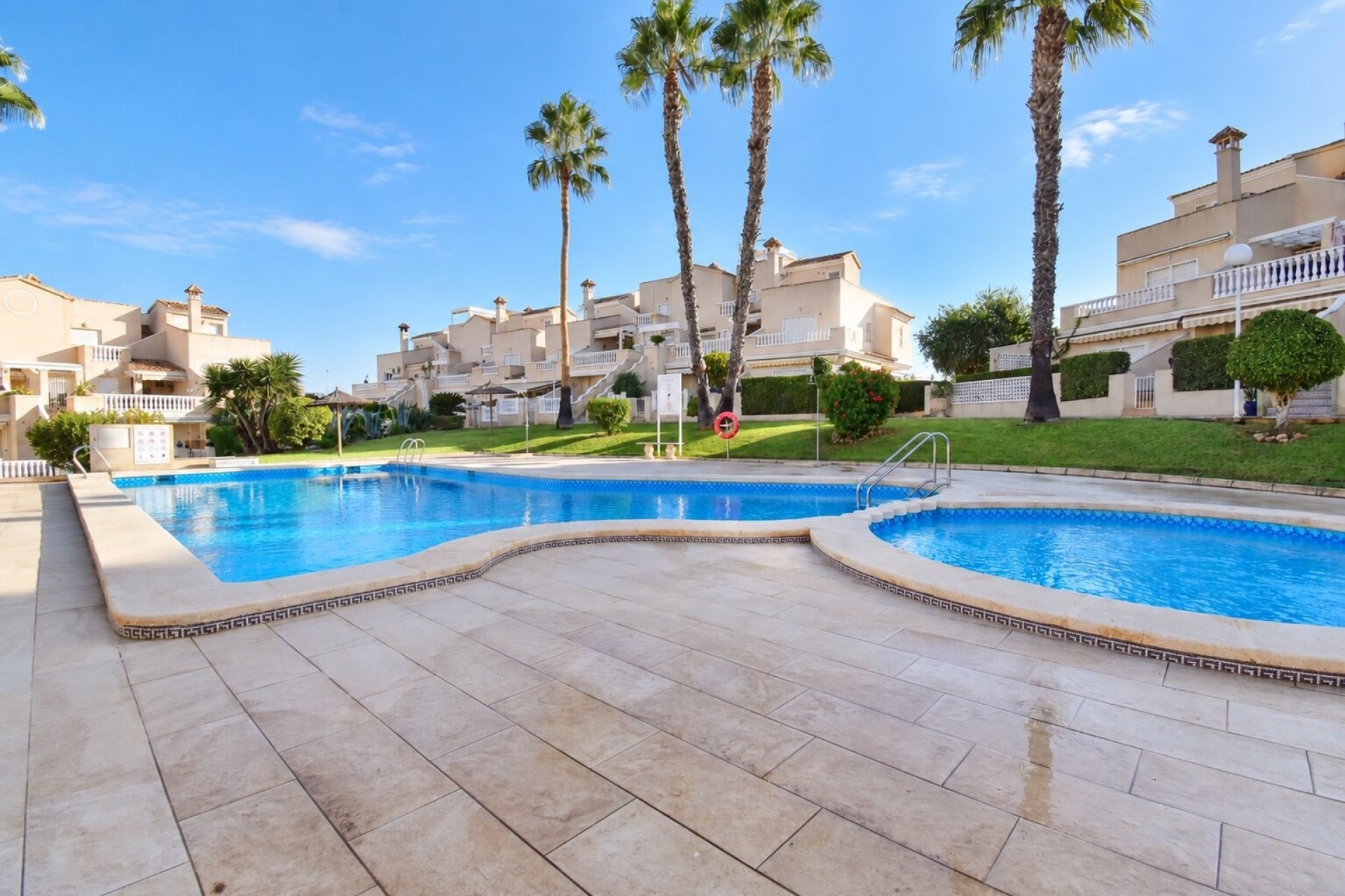 Herverkoop - Rijhuis -
Orihuela Costa - Los Altos