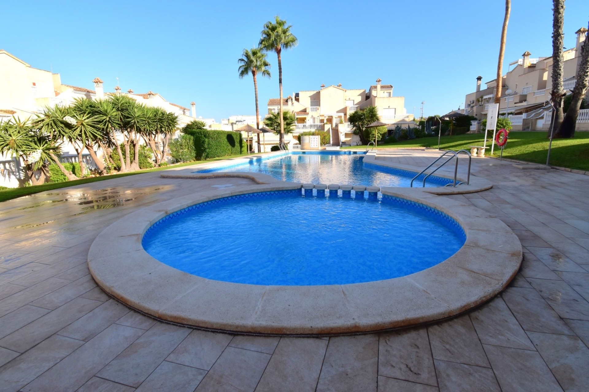 Herverkoop - Rijhuis -
Orihuela Costa - Los Altos