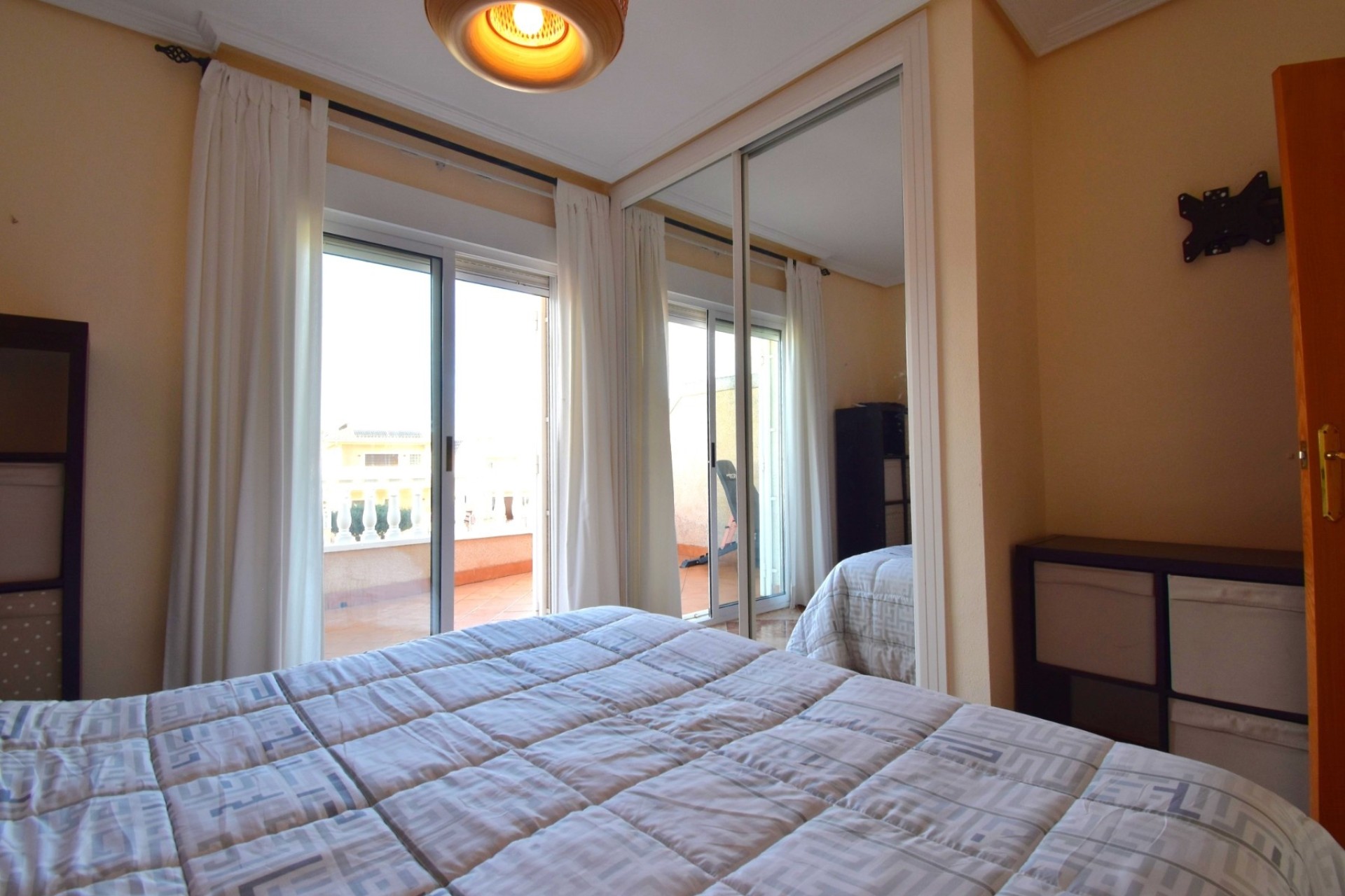 Herverkoop - Rijhuis -
Orihuela Costa - Los Balcones