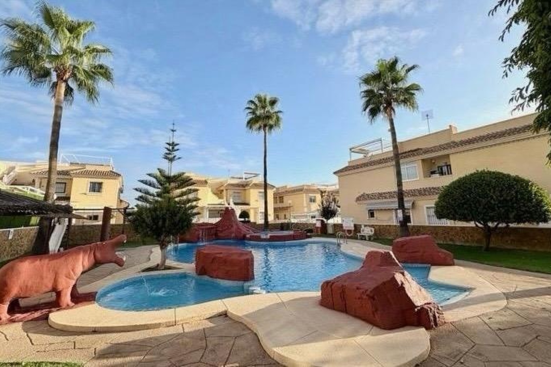 Herverkoop - Rijhuis -
Orihuela Costa - Los Dolses