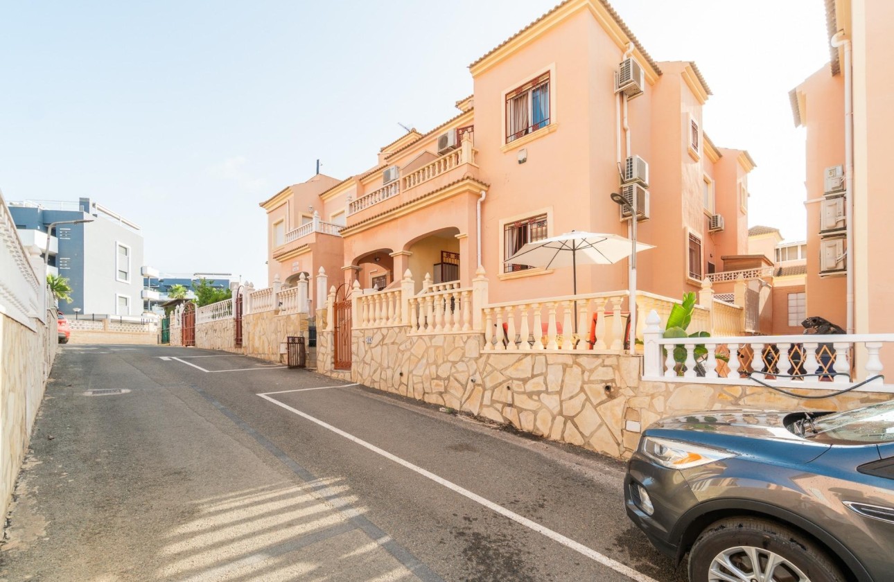 Herverkoop - Rijhuis -
Orihuela Costa - Playa Flamenca