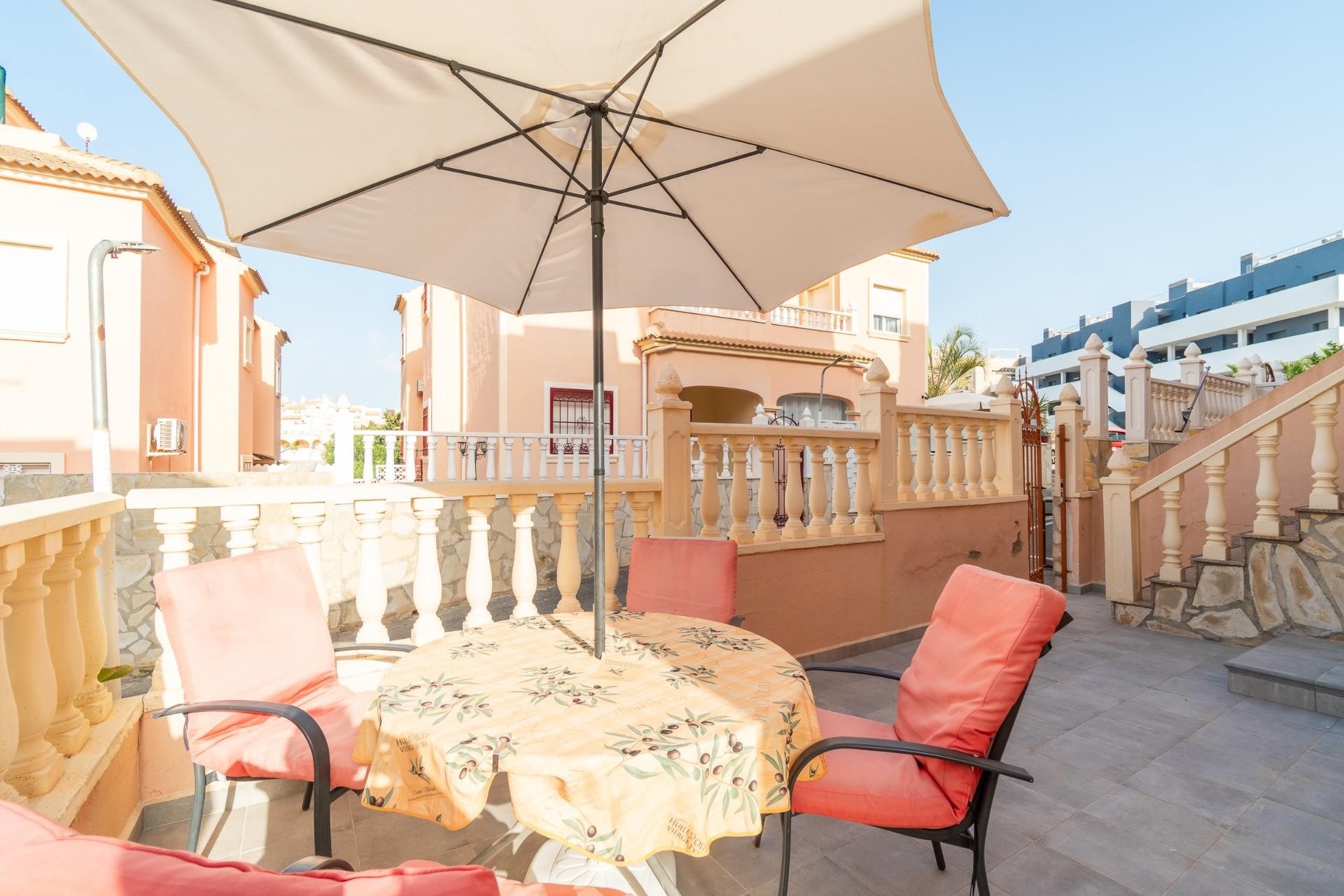 Herverkoop - Rijhuis -
Orihuela Costa - Playa Flamenca
