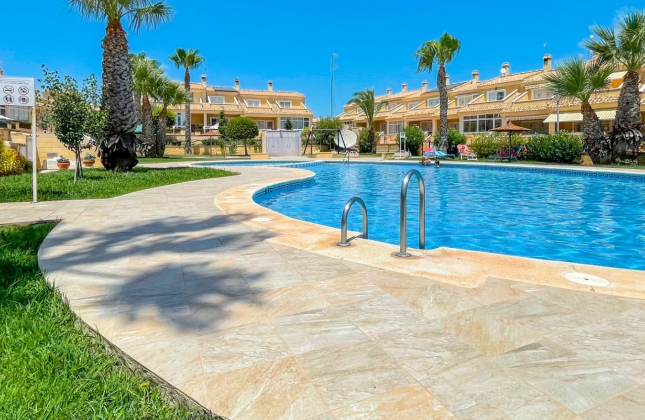 Herverkoop - Rijhuis -
Orihuela Costa - Punta Prima