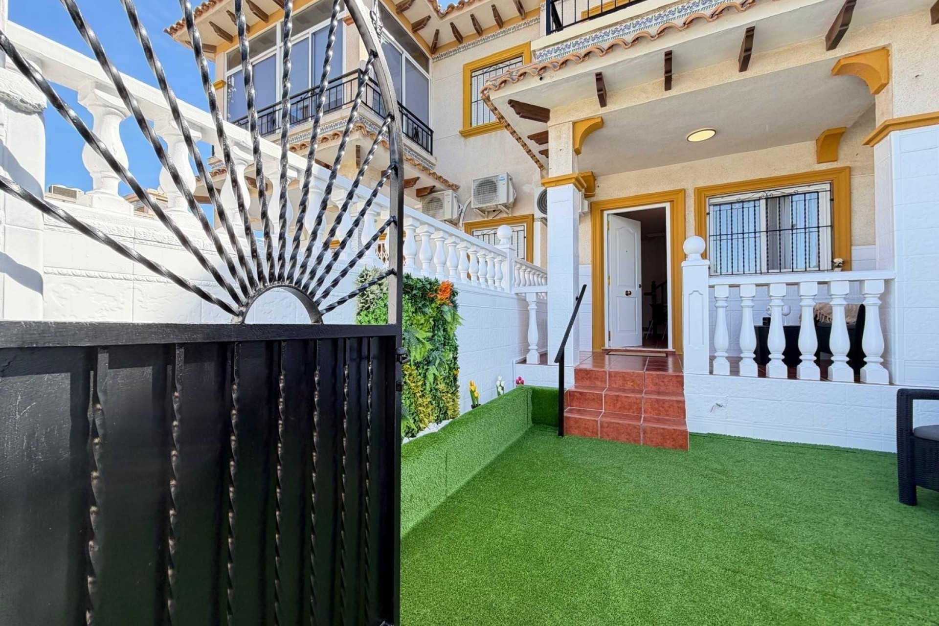 Herverkoop - Rijhuis -
Orihuela Costa - Rocio del Mar