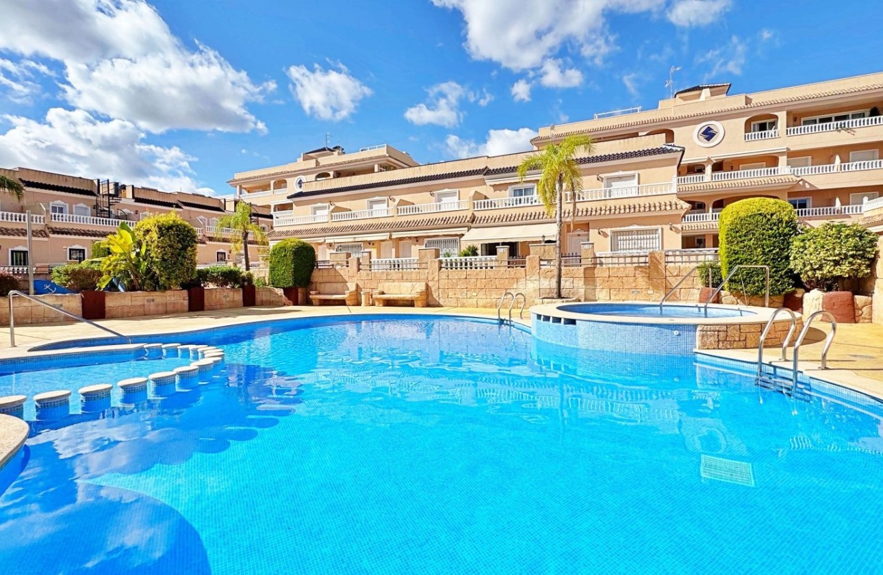 Herverkoop - Rijhuis -
Orihuela Costa - Villamartín