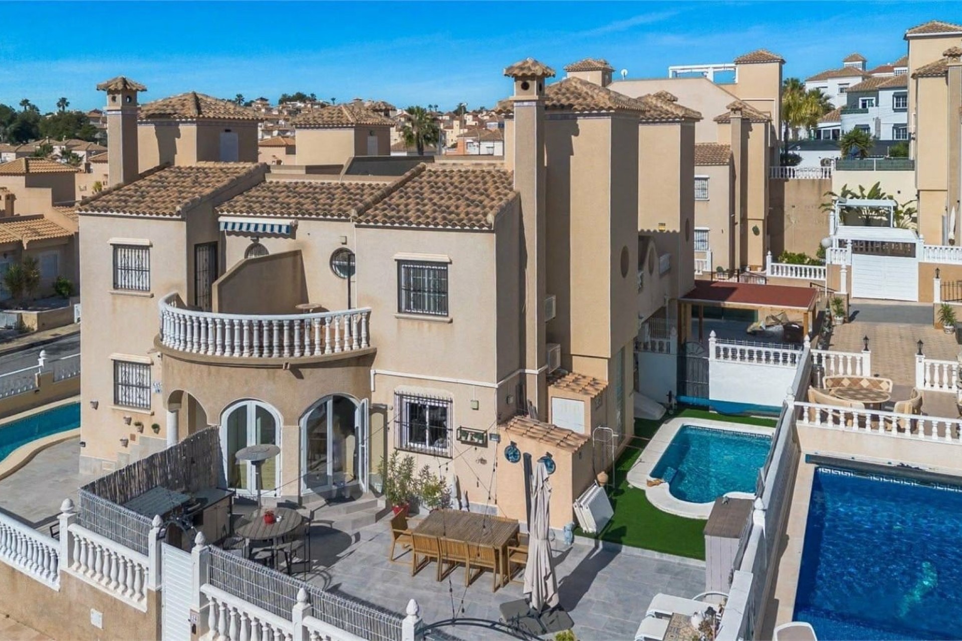 Herverkoop - Rijhuis -
Orihuela Costa - Villamartín