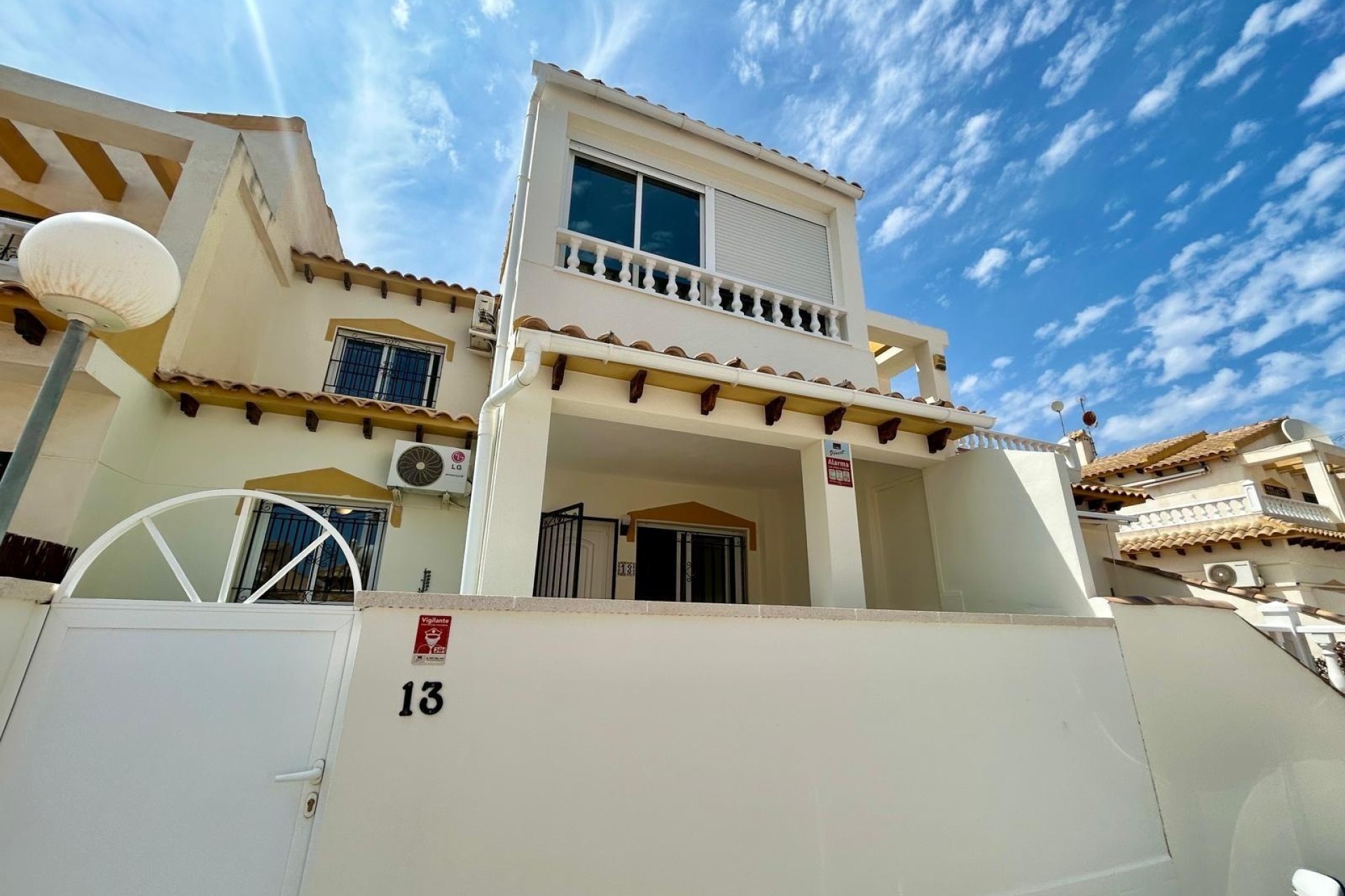 Herverkoop - Rijhuis -
Orihuela - Urbanización Perla del Mar