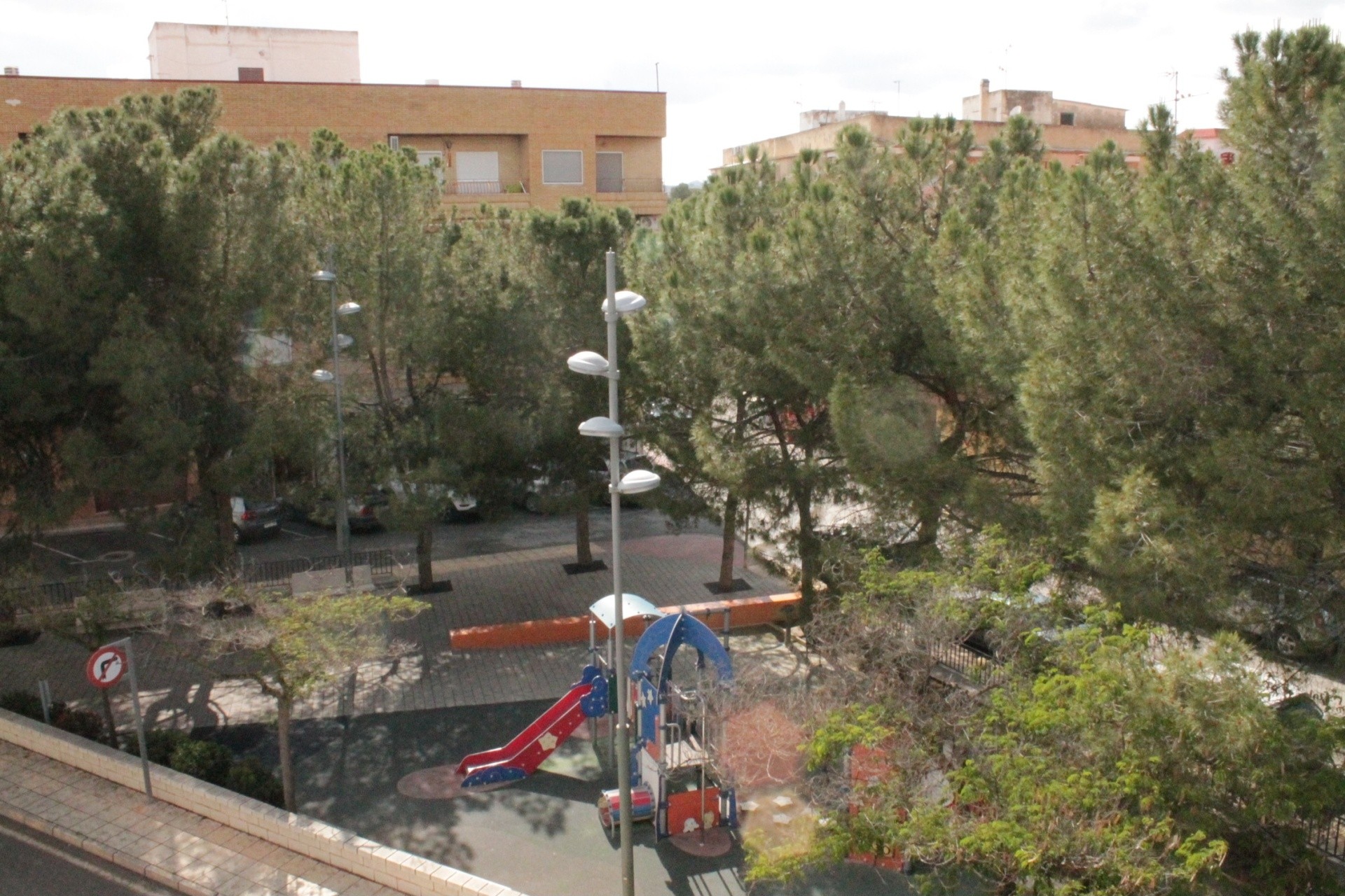 Herverkoop - Rijhuis -
Pinoso - Pinoso Alicante