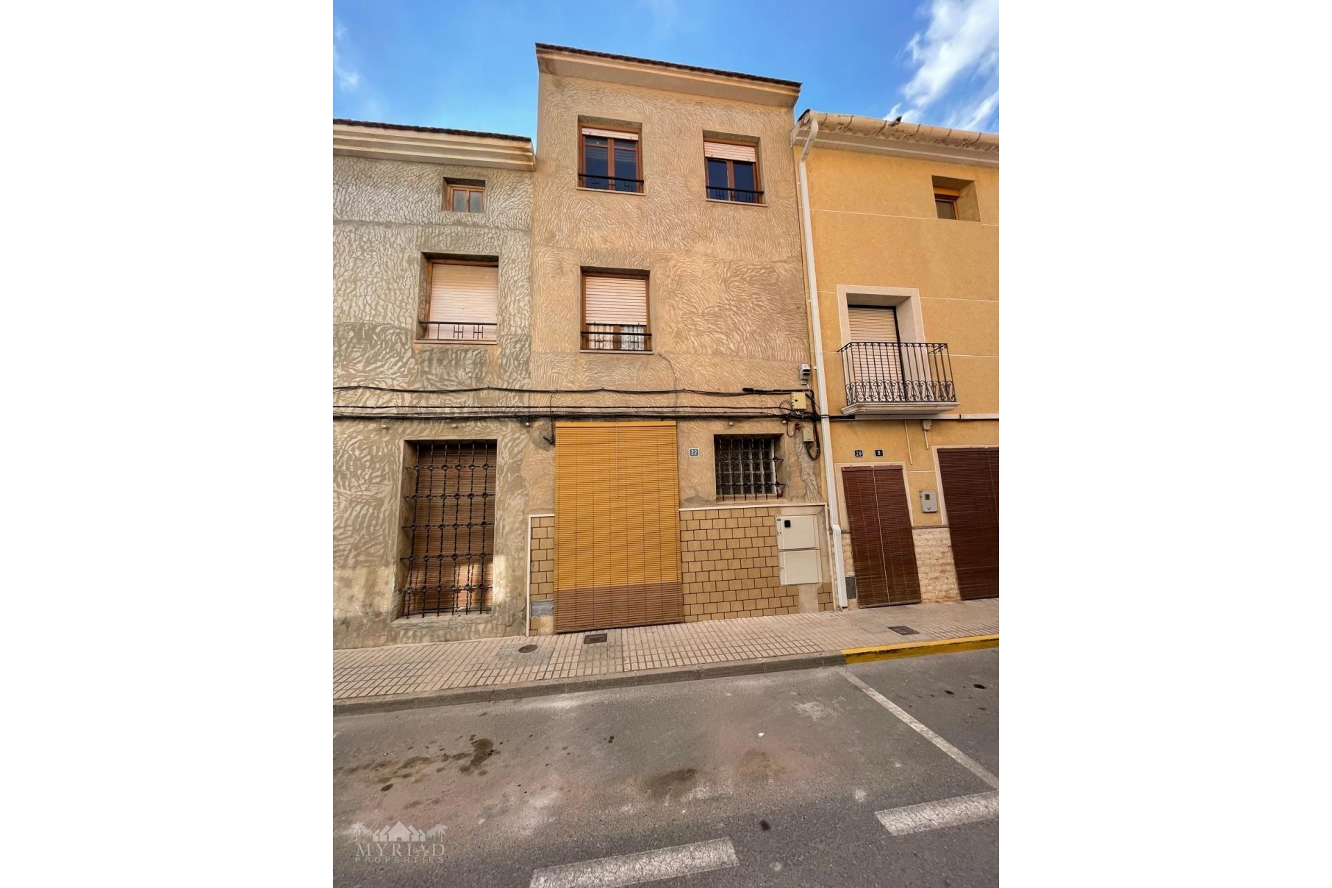 Herverkoop - Rijhuis -
Pinoso - Pinoso Alicante