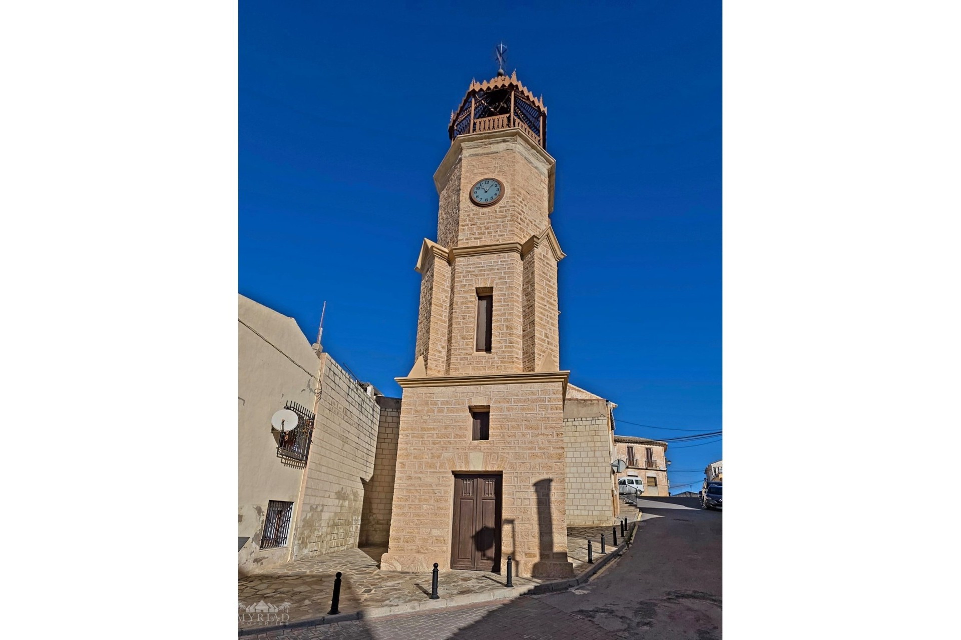 Herverkoop - Rijhuis -
Pinoso - Pinoso Alicante