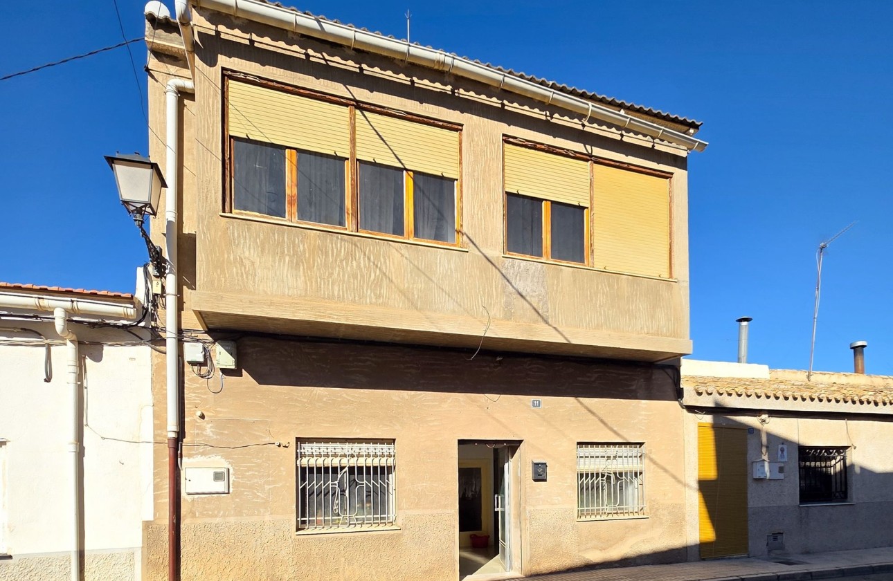 Herverkoop - Rijhuis -
Pinoso