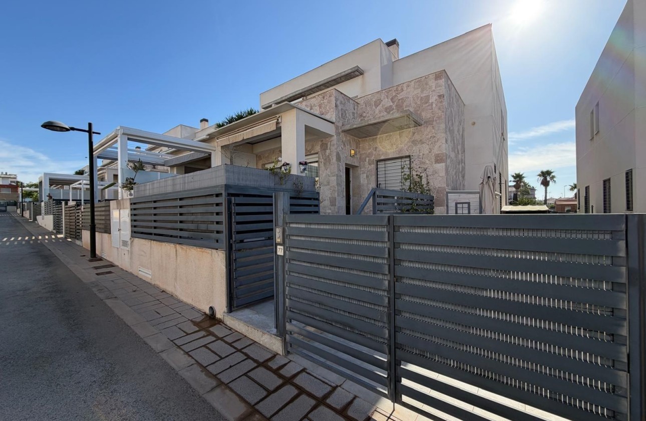 Herverkoop - Rijhuis -
Torrevieja - Aguas Nuevas